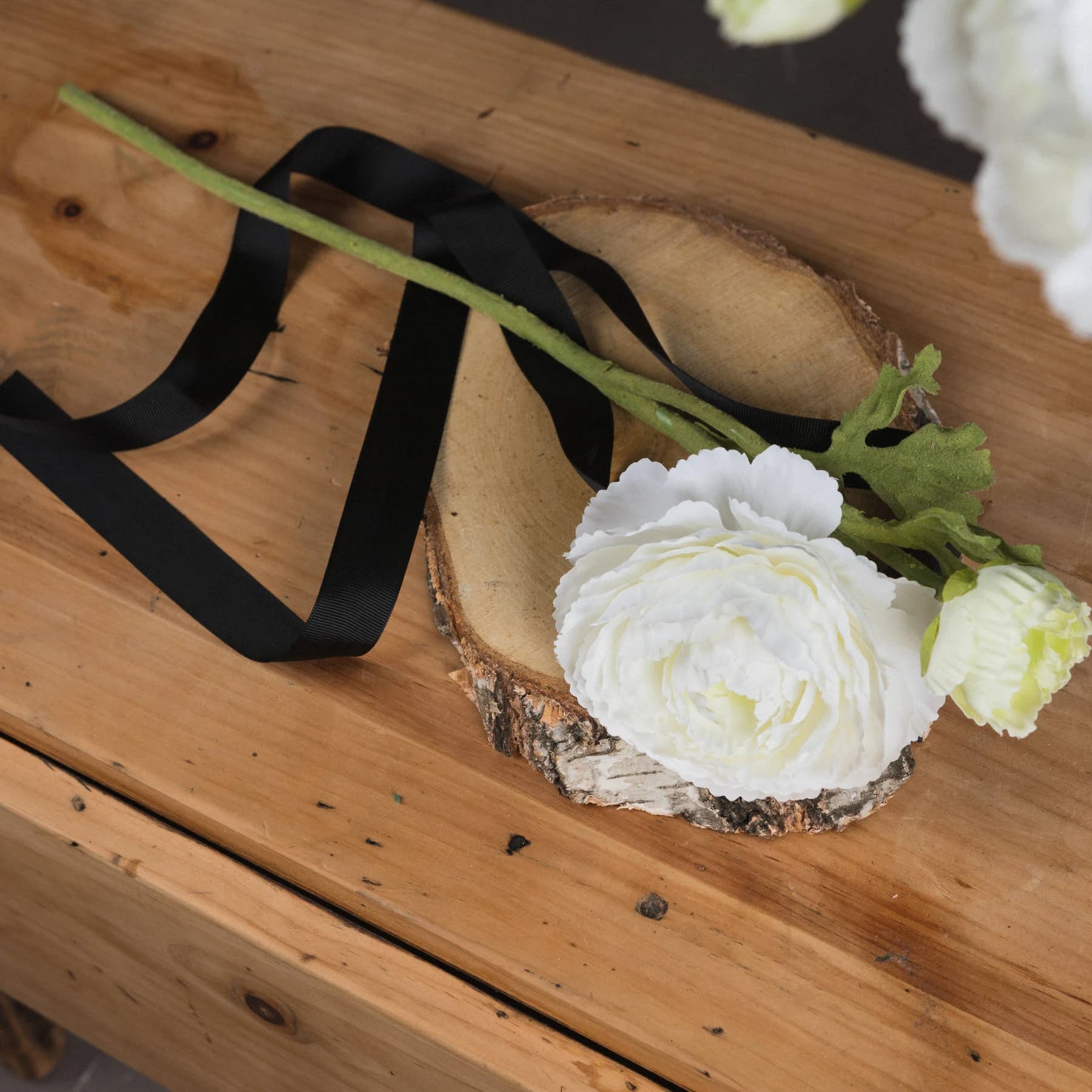 White Ranunculus Spray — Pack of 5 - Artificial plants & flowers, photo 2 of 5