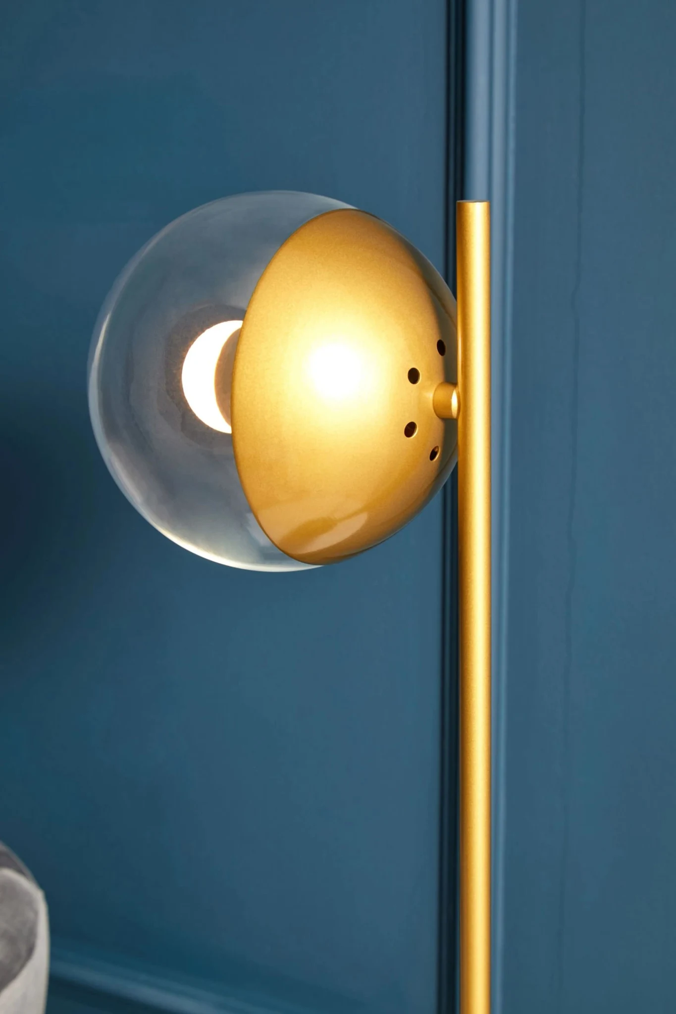 Revive Small Gold Finish Metal Table Lamp with Black Marble Base - Table lamps, photo 2 of 8