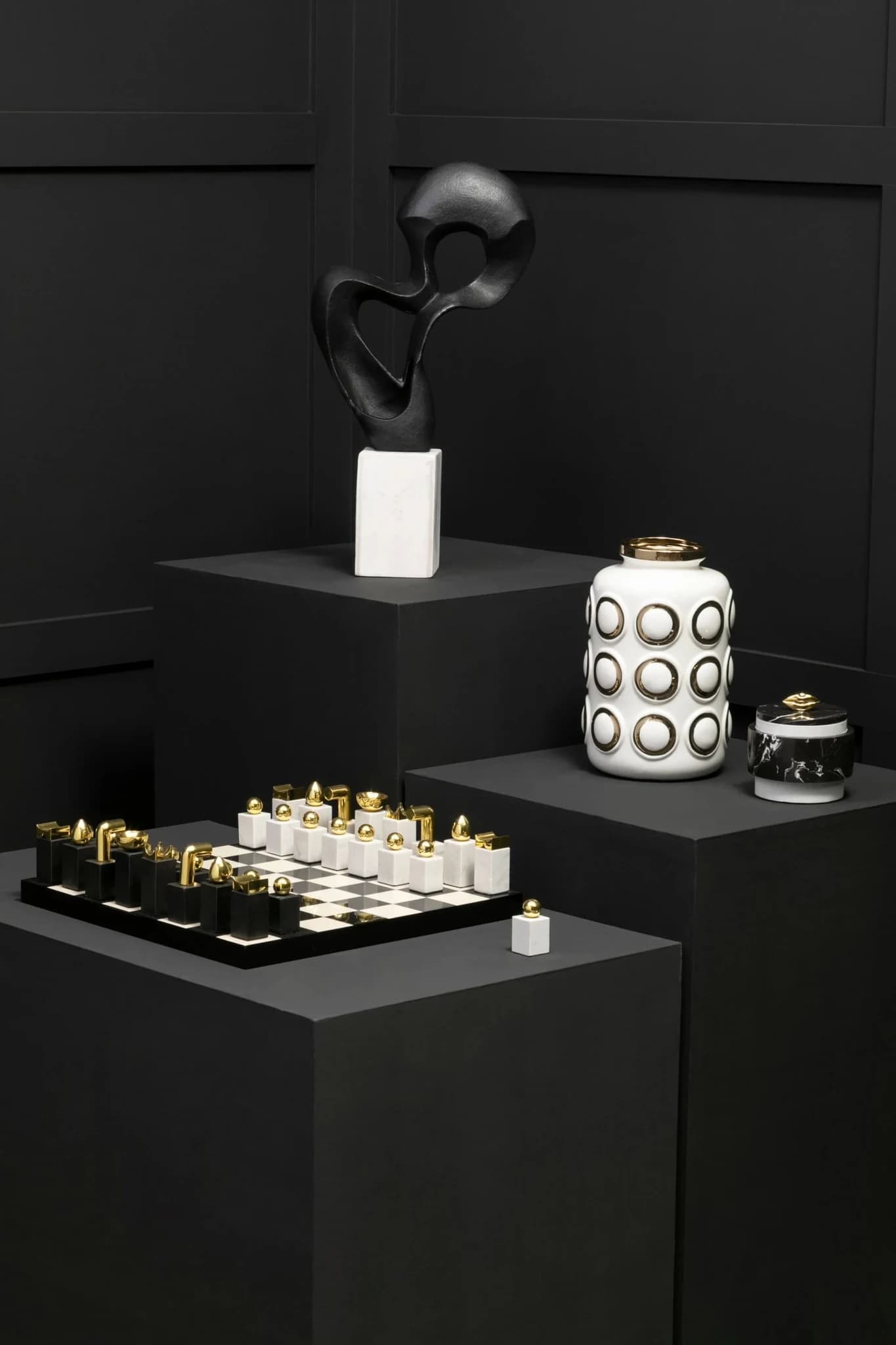 Flos Black White and Gold Marble Modern Chess Set - Decorative, photo 3 of 8