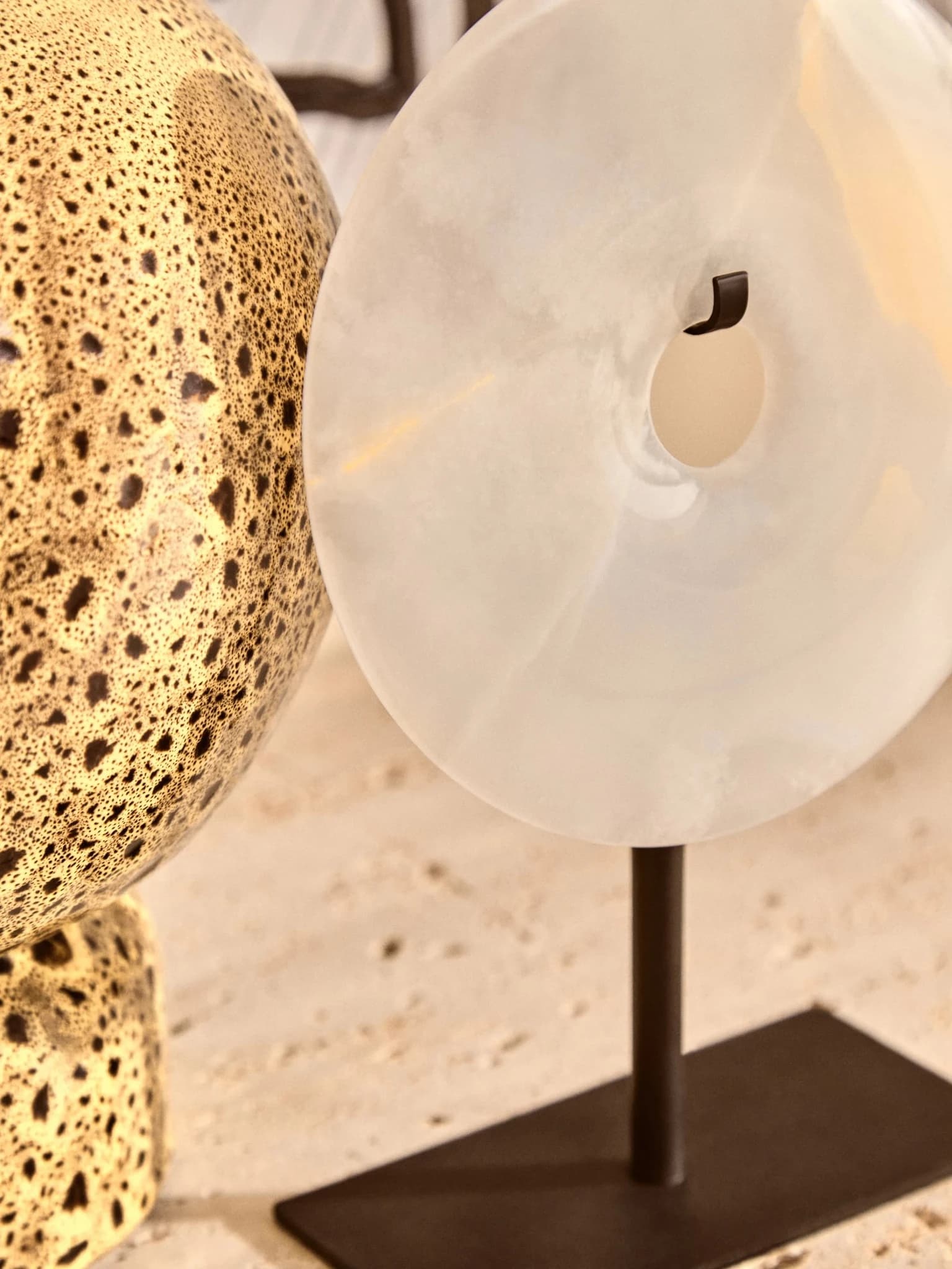 Oleena Extra Small Round Dia 15cm Onyx Disc Sculpture - Decorative, photo 2 of 8