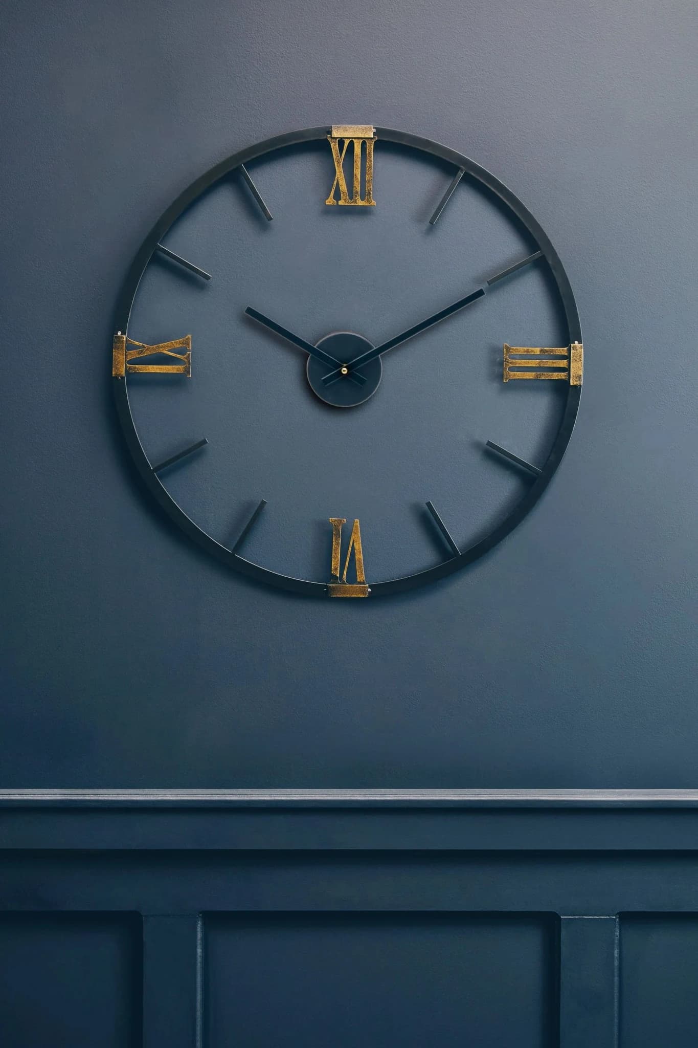 Kent 70cm Dia Round Black Metal Wall Clock - Decorative, photo 5 of 8