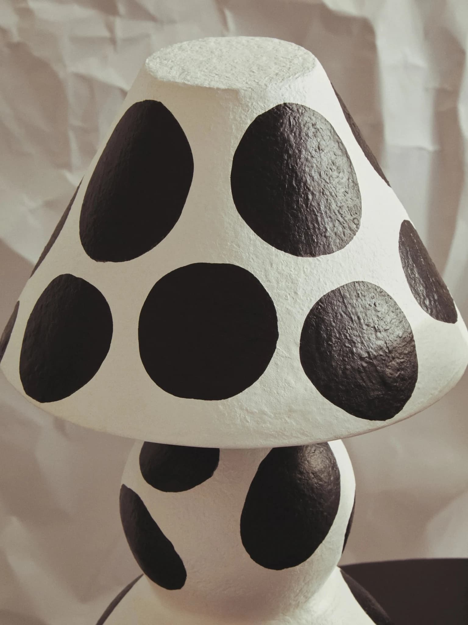 Carta Black and White Polka Dot Papier Mache Table Lamp - Table lamps, photo 3 of 8