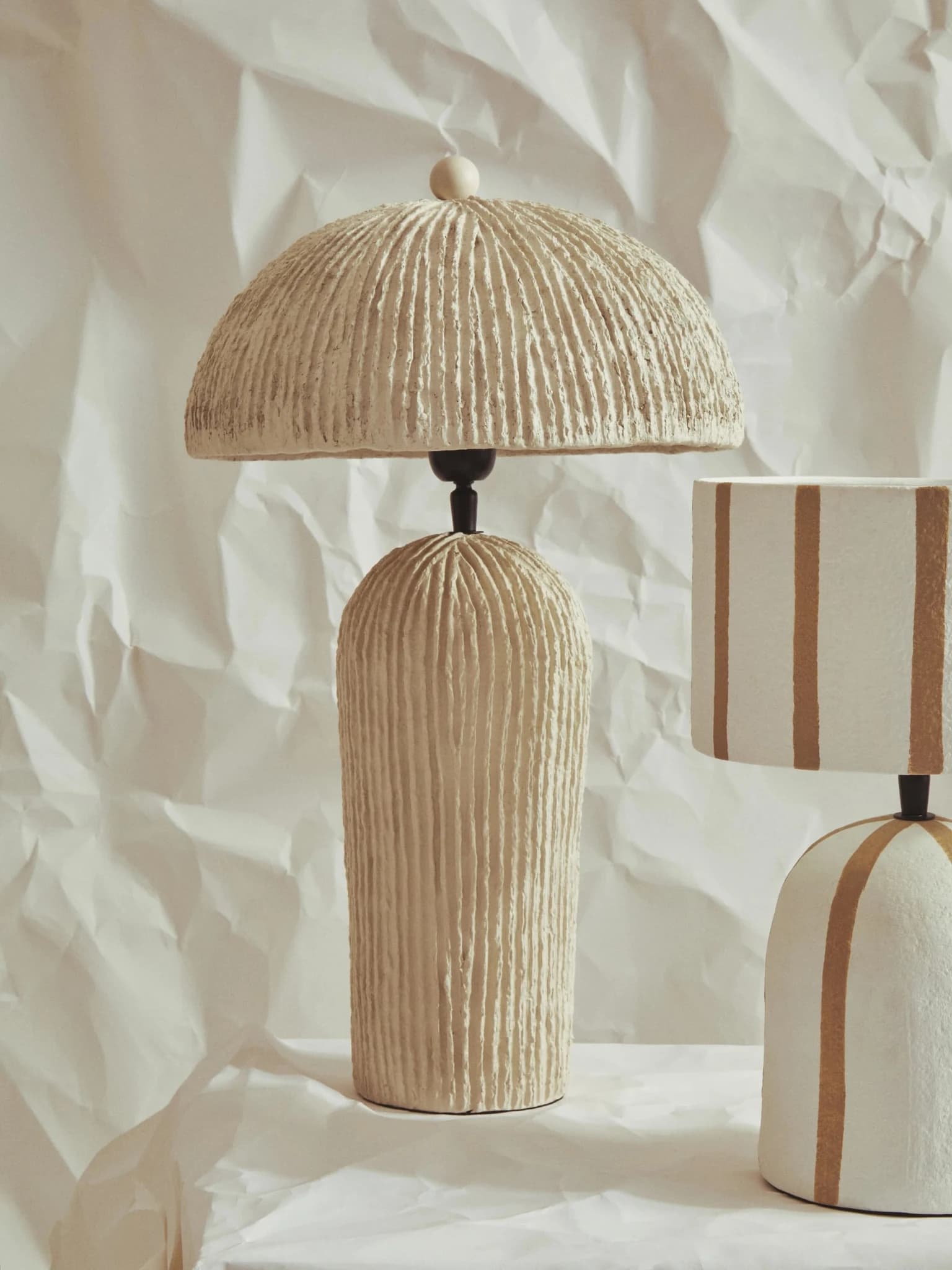 Carta Oatmeal Etched Linear Design Papier Mache Domed Table Lamp - Table lamps, photo 3 of 8