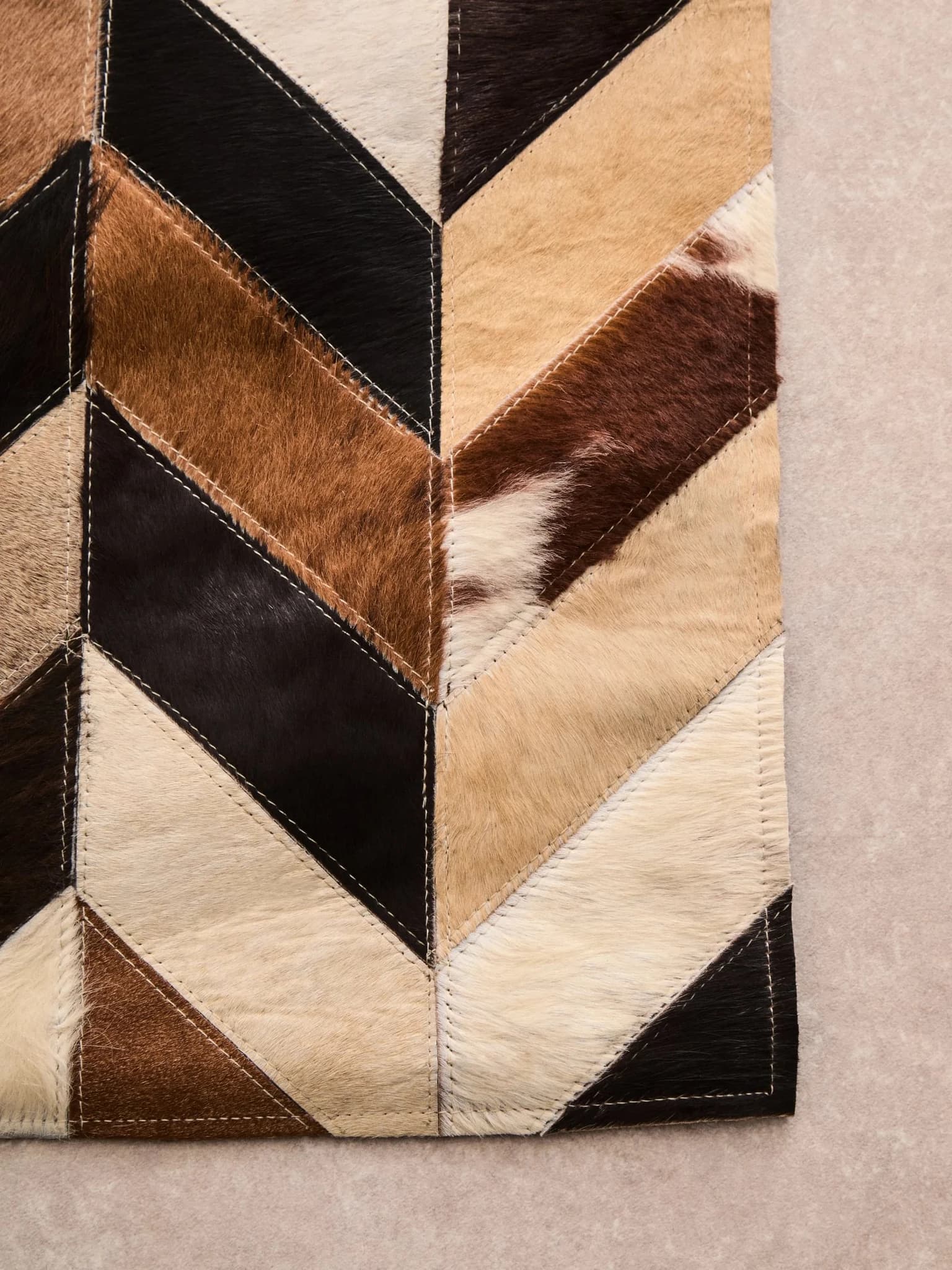 Bosie Safira Large Brown Hair on Leather Chevron Patchwork Rug - Decorative, photo 5 of 8