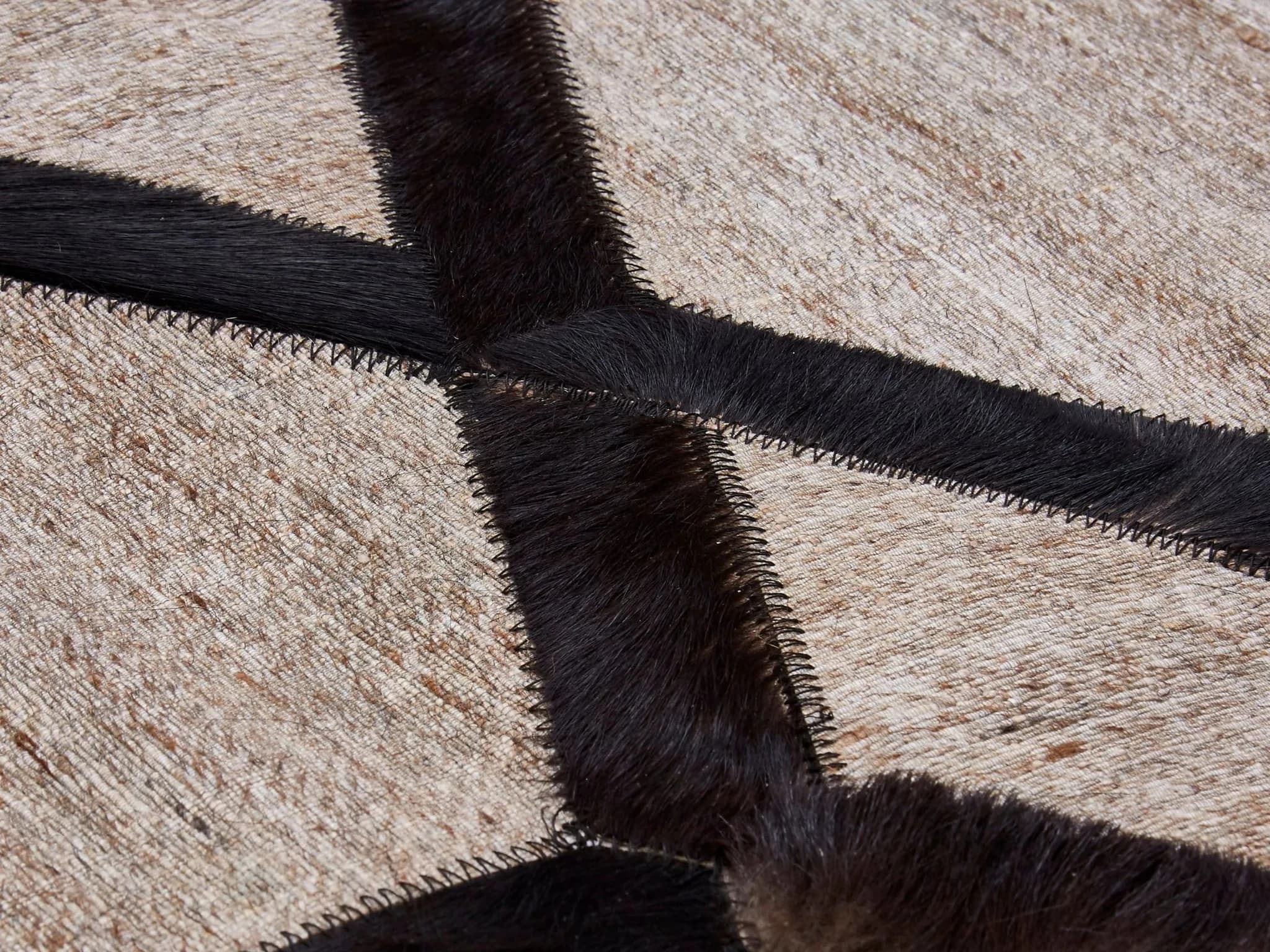 Bosie Safira Large Grey Rug with Black Hair on Leather - Decorative, photo 8 of 8