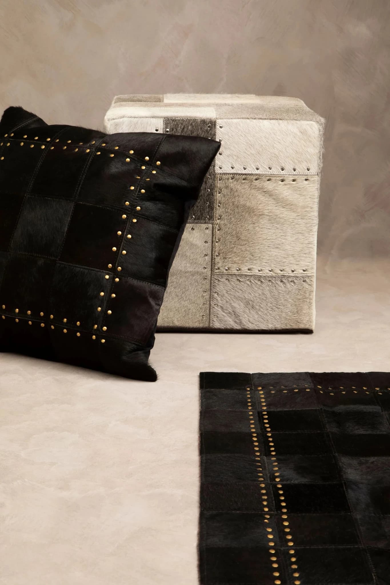 Bosie Safira Small Black hair on leather Patchwork Rug With Gold Studs - Decorative, photo 5 of 8