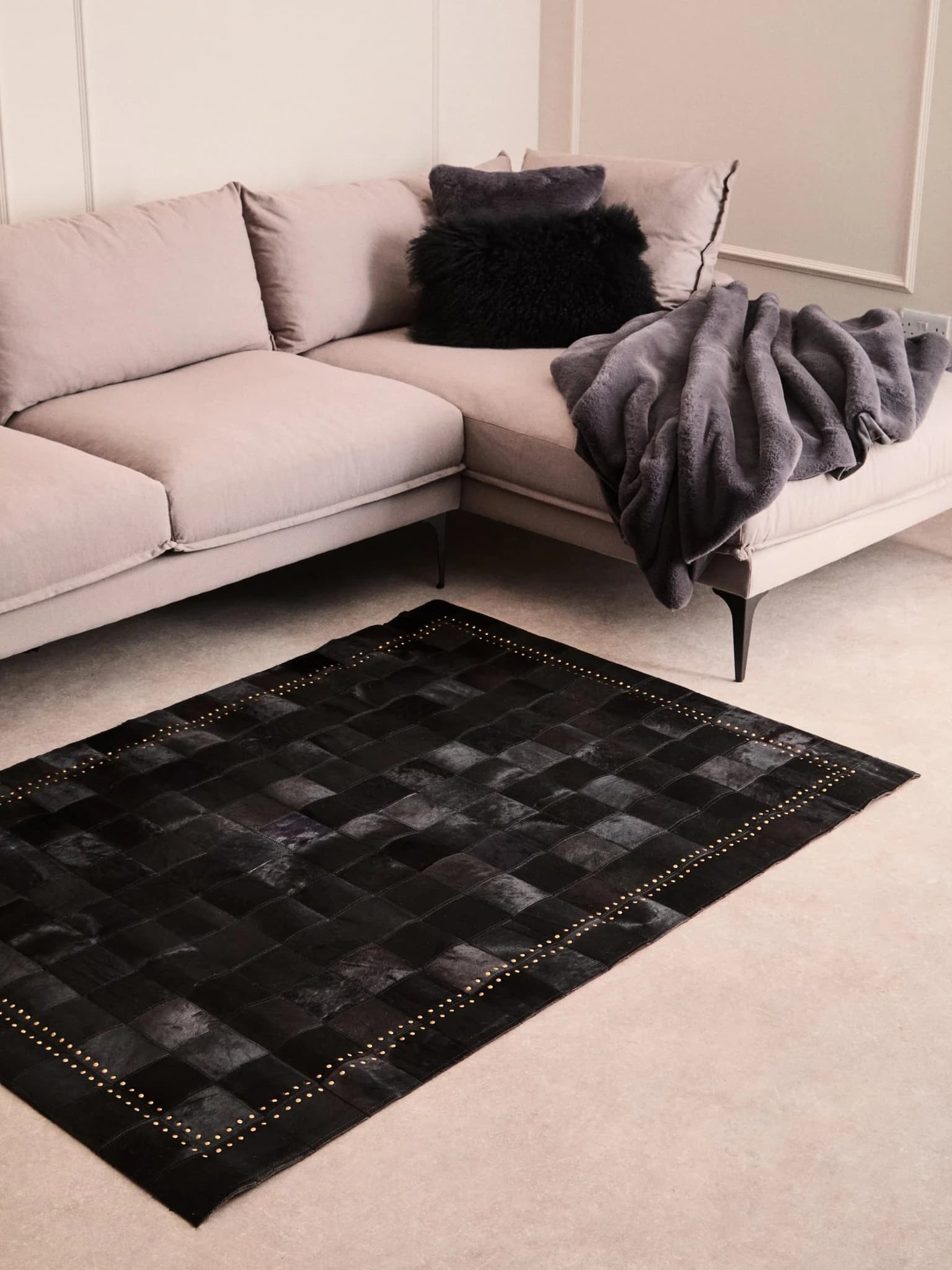 Bosie Safira Small Black hair on leather Patchwork Rug With Gold Studs - Decorative, photo 3 of 8