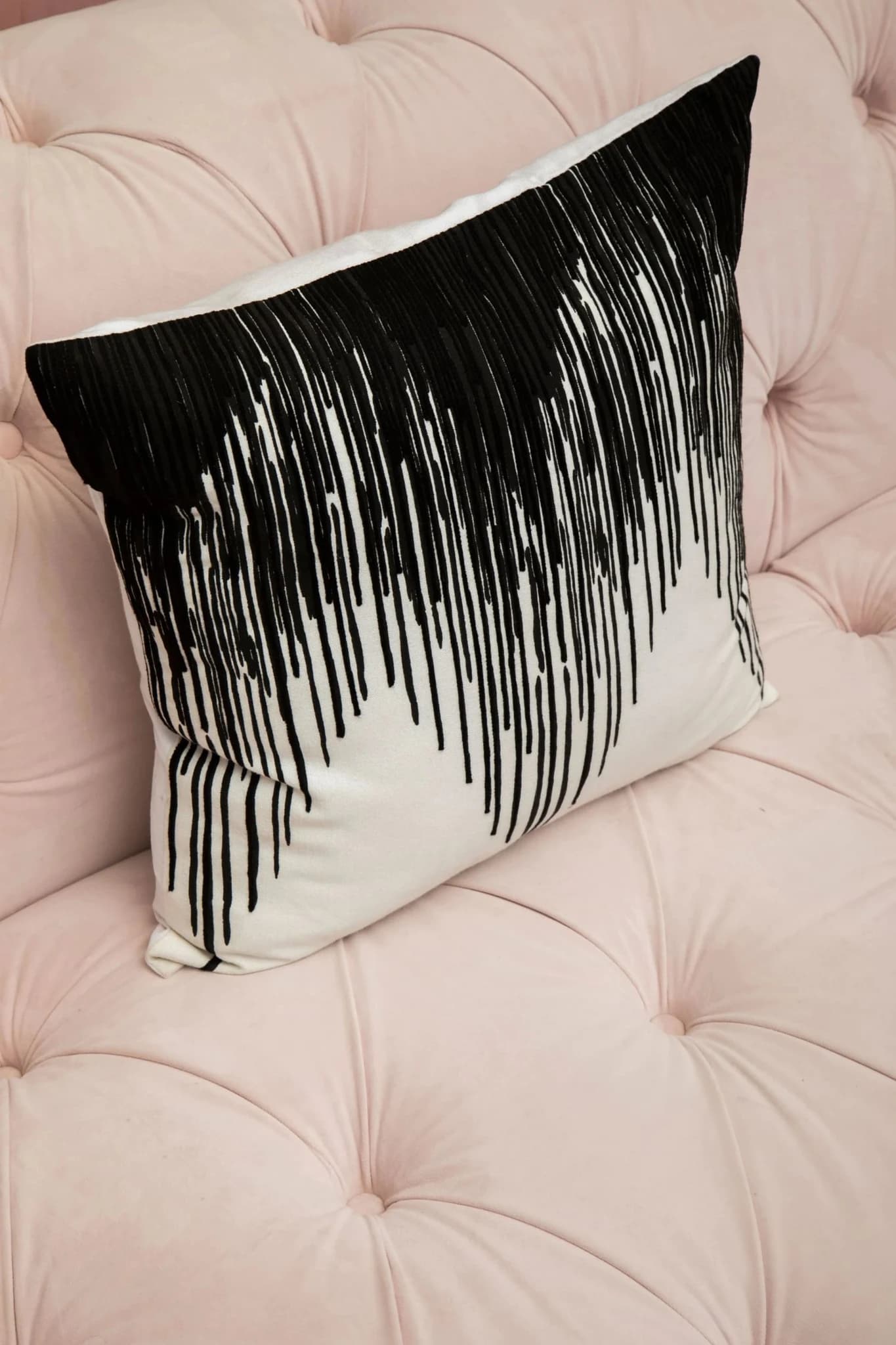 Bosie Ozella Black and White Drip Design Square Cushion - Decorative, photo 7 of 8