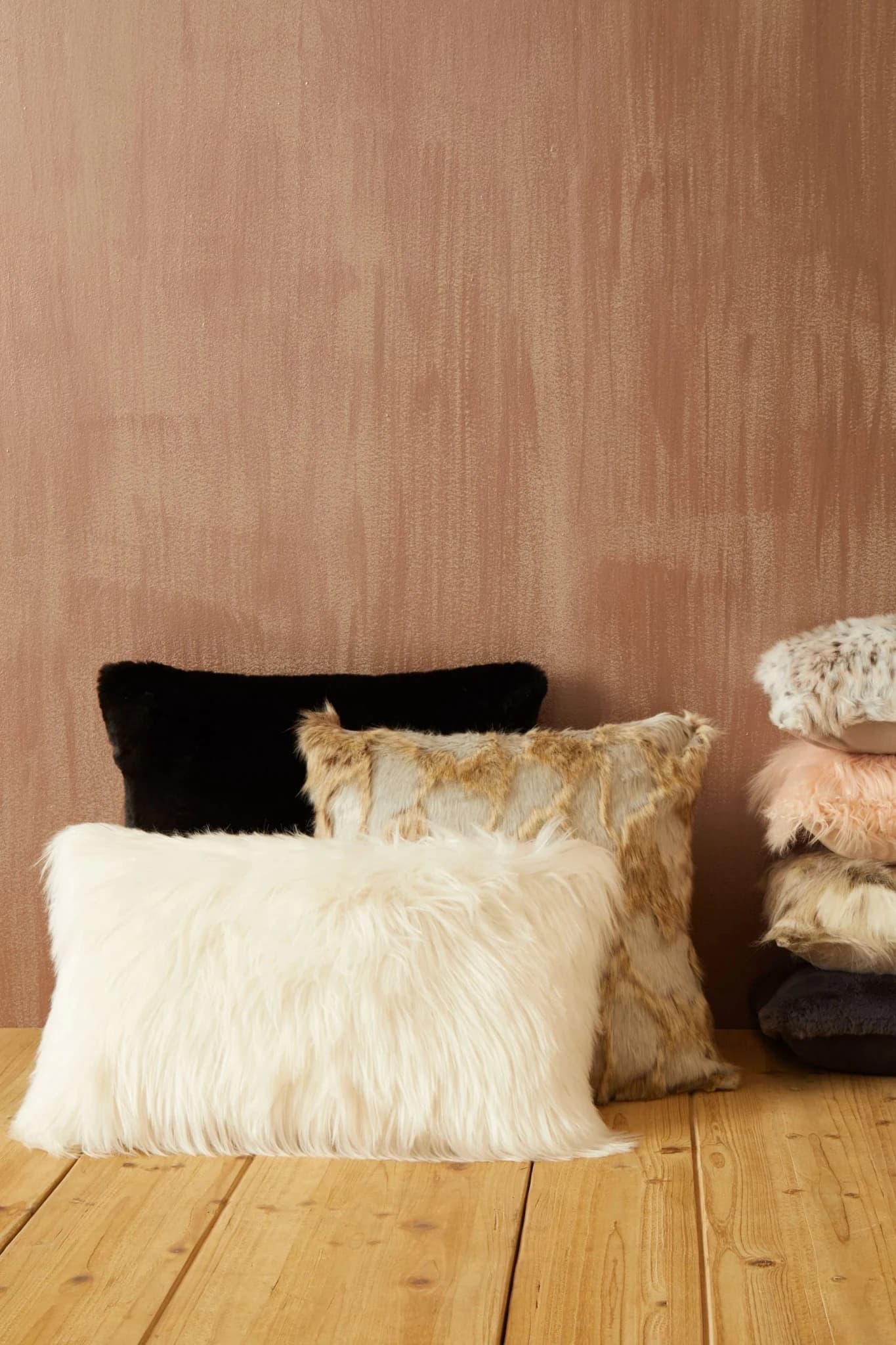 Bosie Lamina Cream Fur Cushion - Decorative, photo 2 of 7