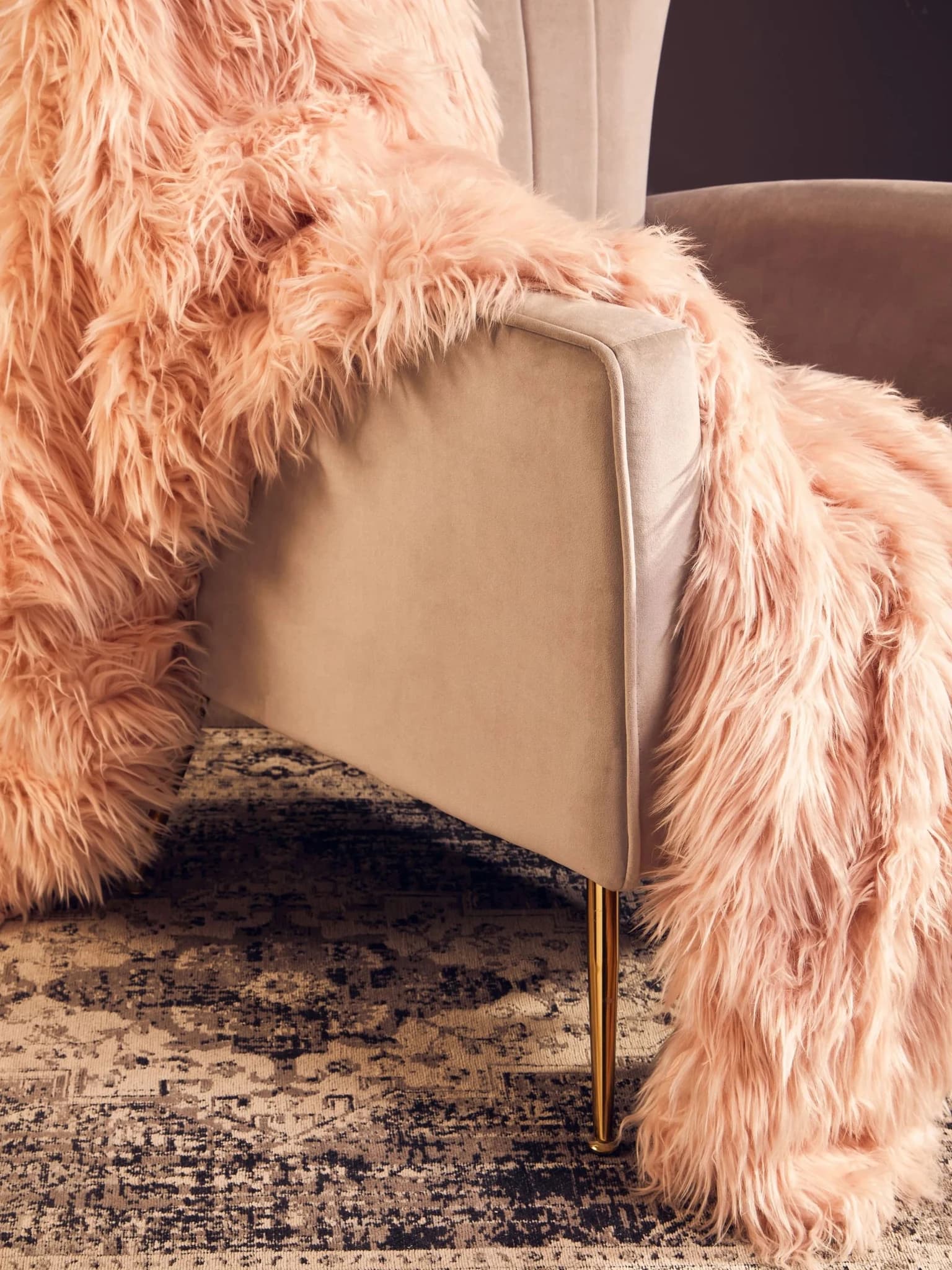Bosie Lamina Pink Faux Fur Throw - Decorative, photo 7 of 8