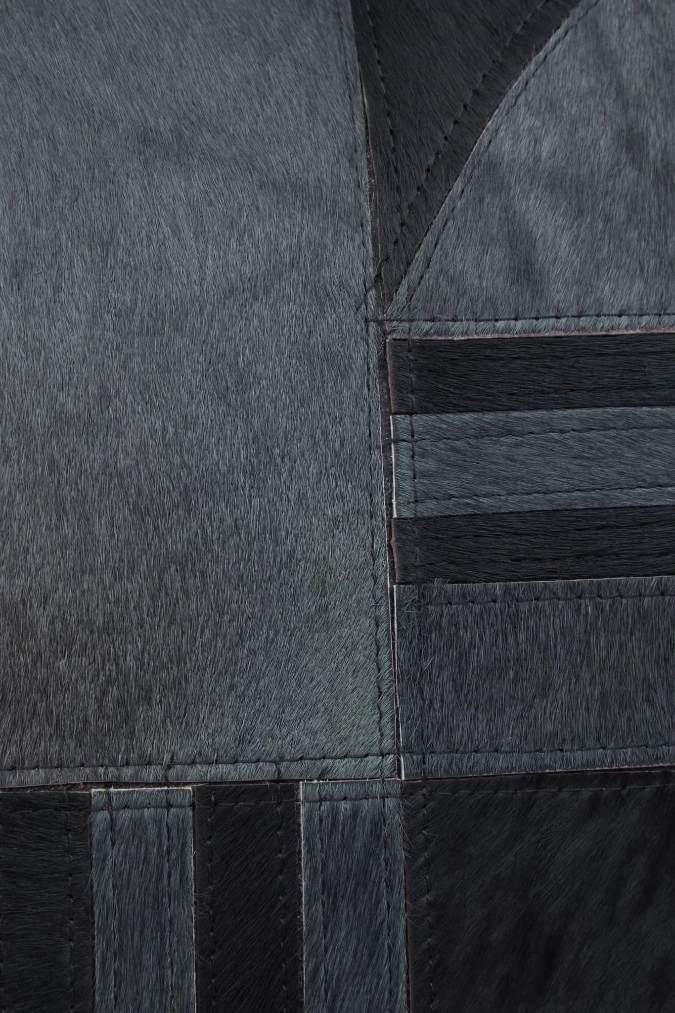 Bosie Safira Black And Grey Hair on Leather Cushion - Decorative, photo 5 of 7