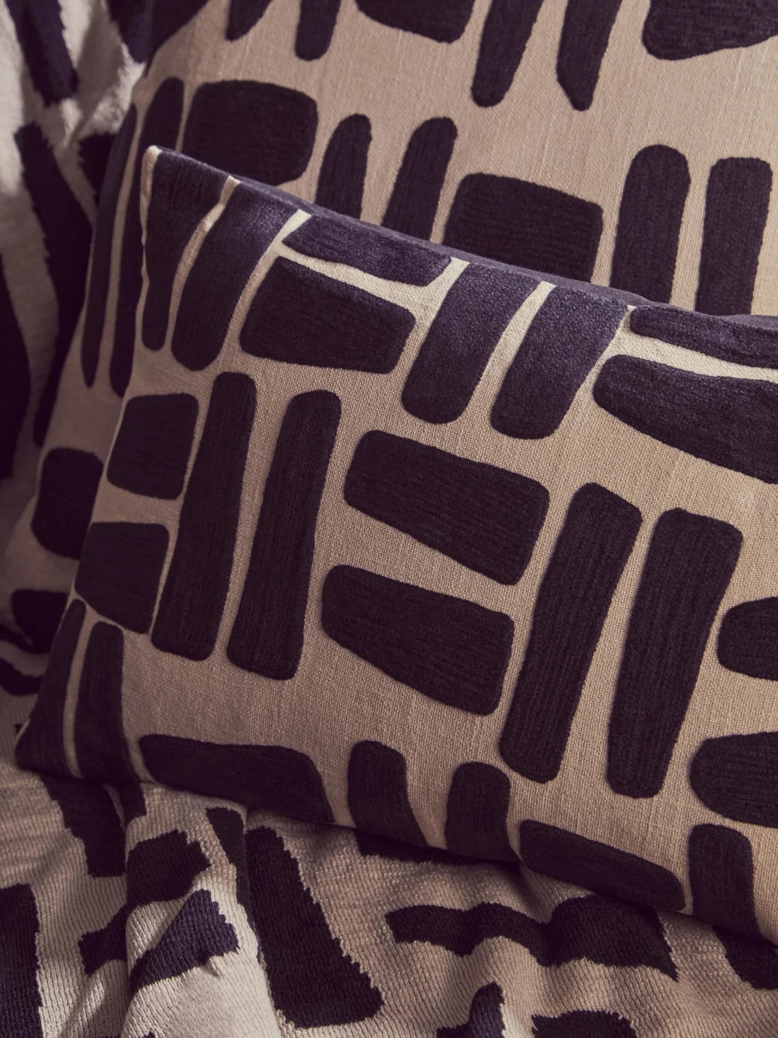 Bosie Ozella Natural And Black Throw - Decorative, photo 8 of 8