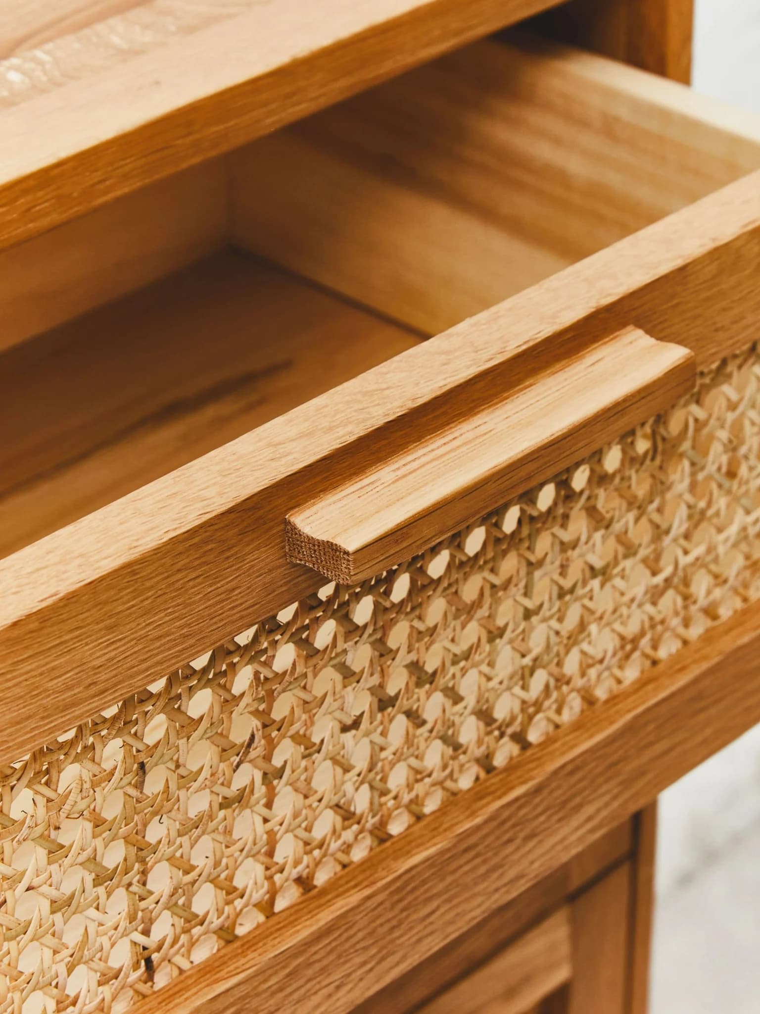 Lyon Rattan and Oak Wood Chest of Four Drawers - Furniture, photo 7 of 8