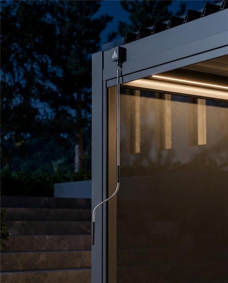 Royalcraft Luxe pergola with warm solar LED lighting