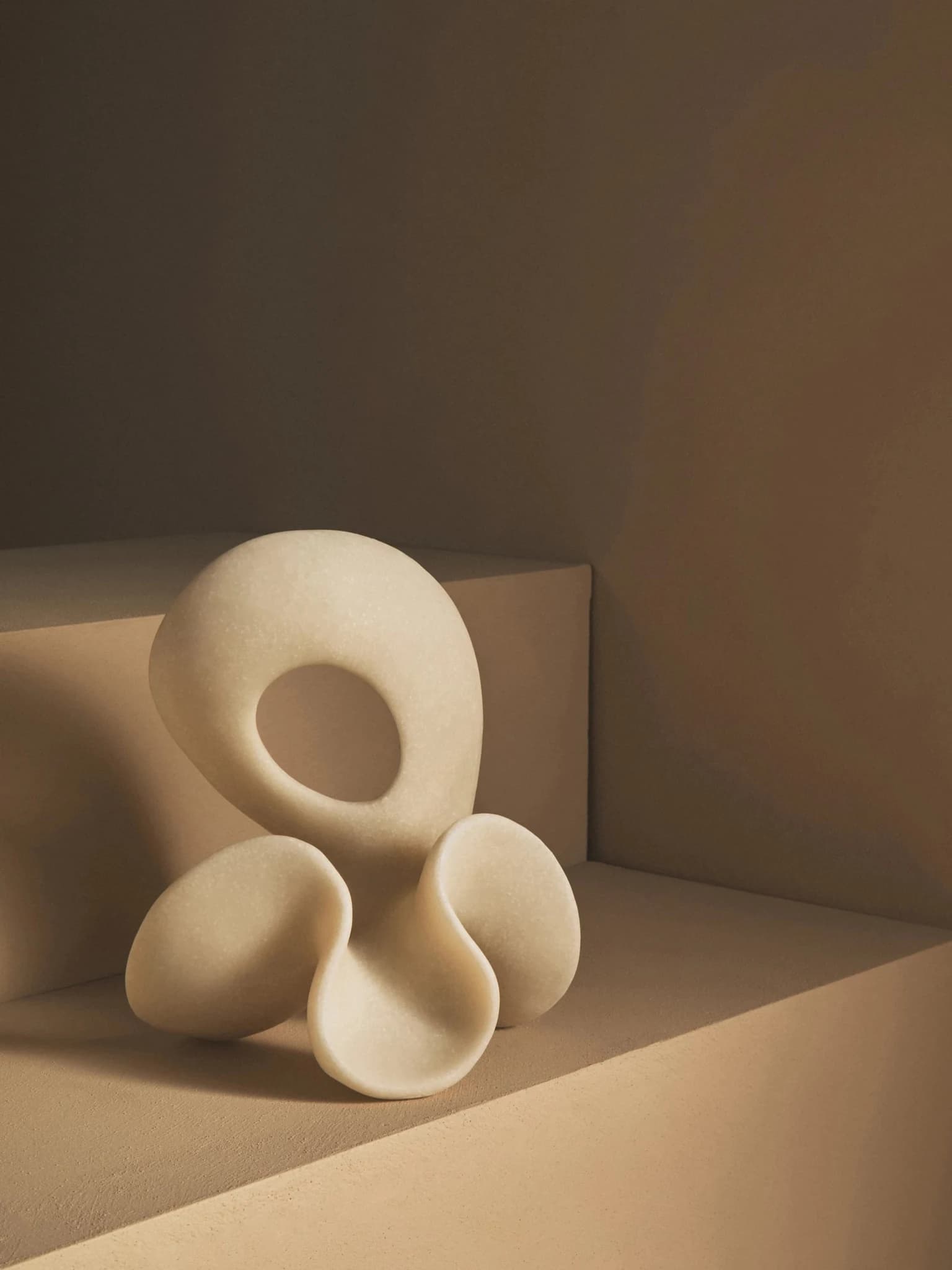 Broc White Marble Effect Small Abstract Loop Sculpture - Decorative, photo 6 of 8