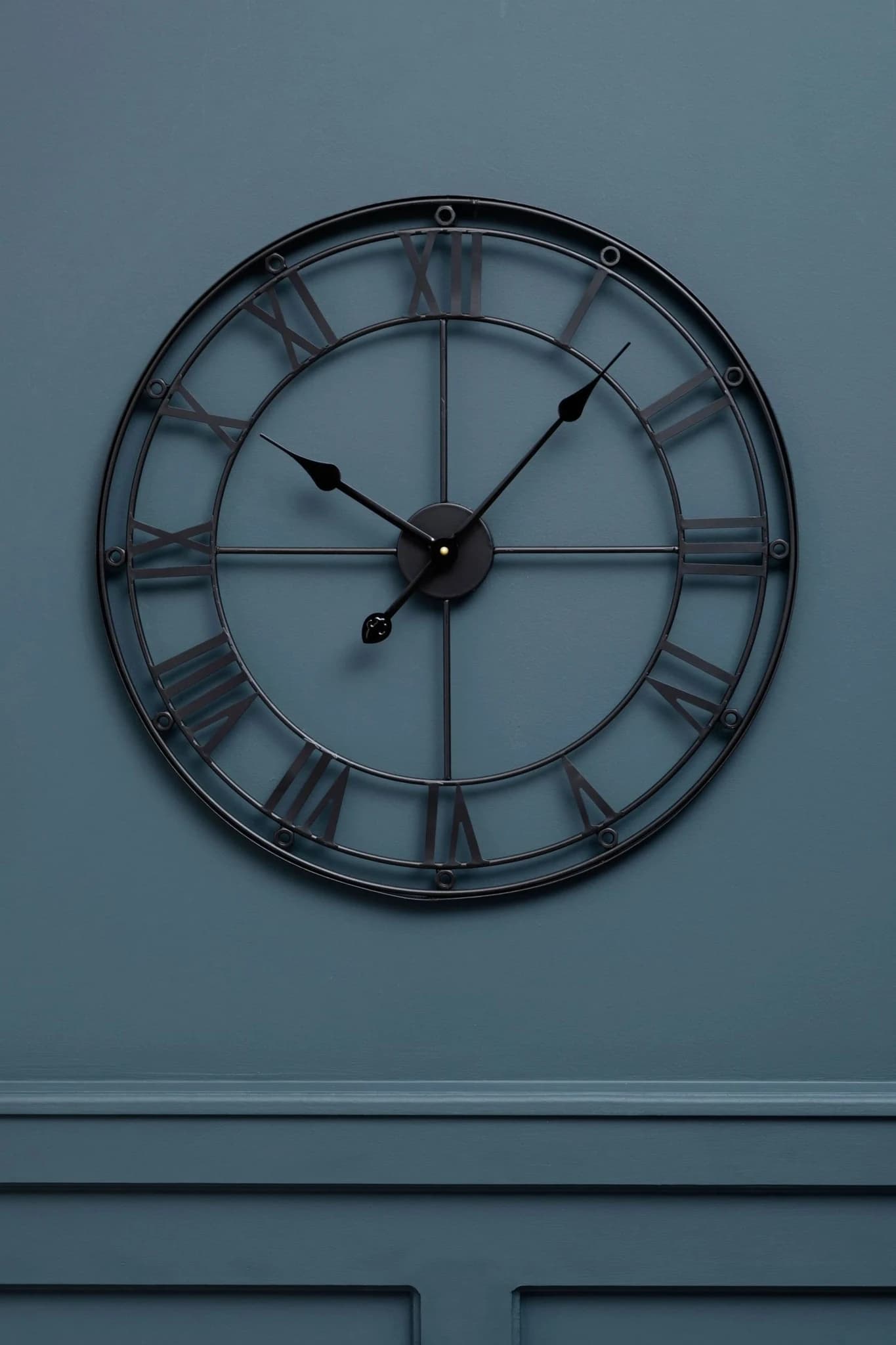 Baywood 59cm Dia Matt Black Metal Wall Clock - Decorative, photo 4 of 4