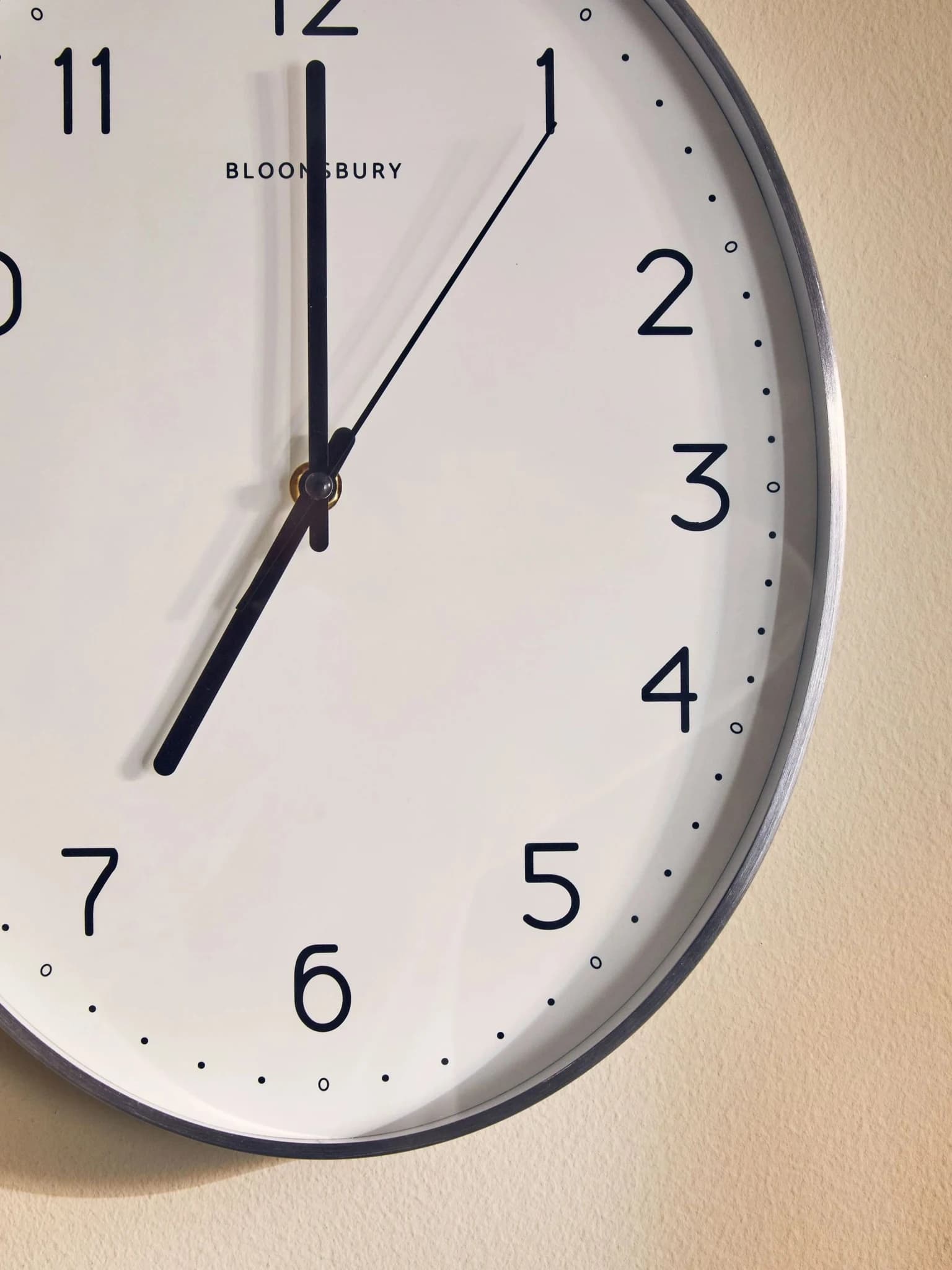 Elko Oval Wall Clock with Silver Finish - Decorative, photo 2 of 6