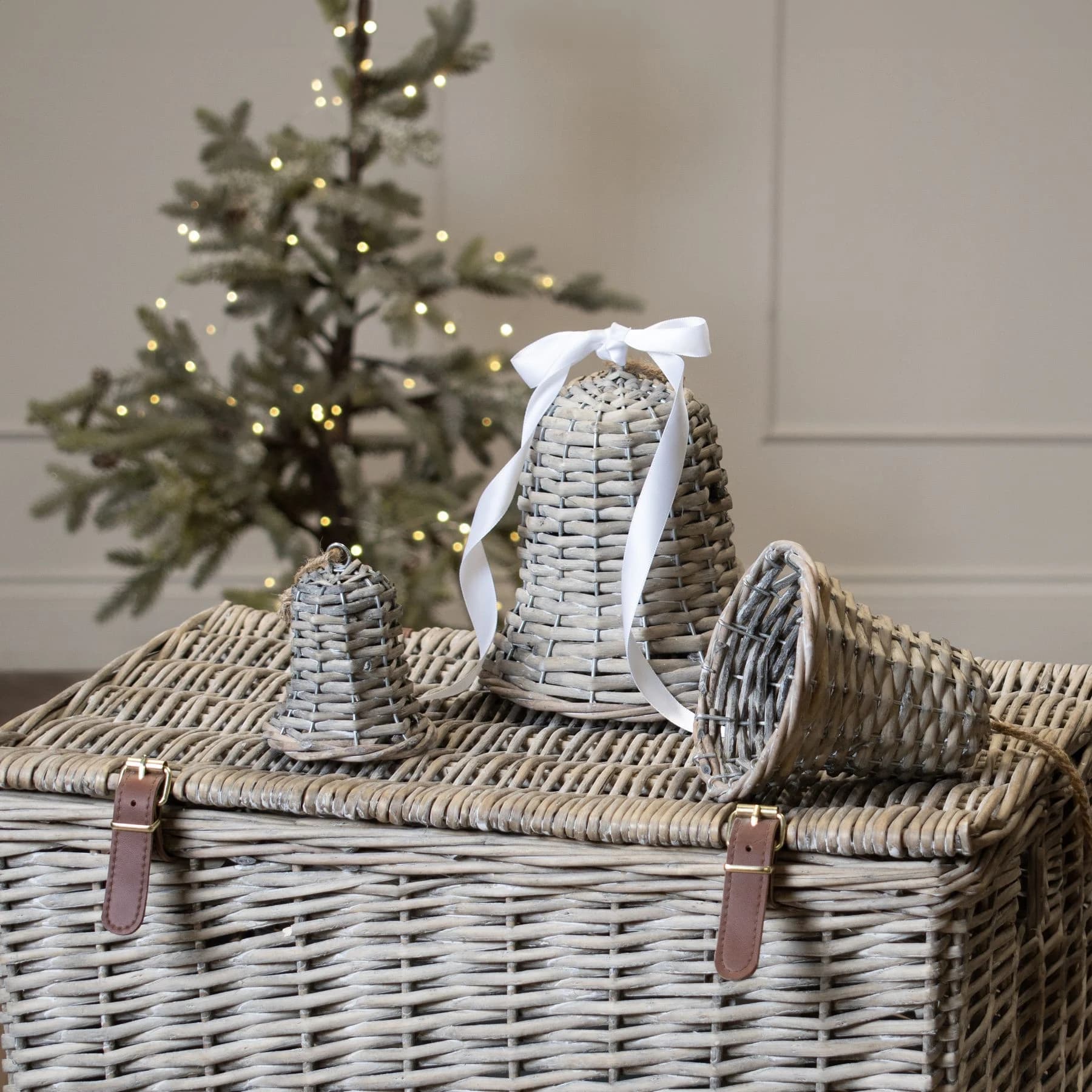 The Noel Collection Medium Wicker Bell Decoration - Sculptures & ornaments, photo 5 of 5