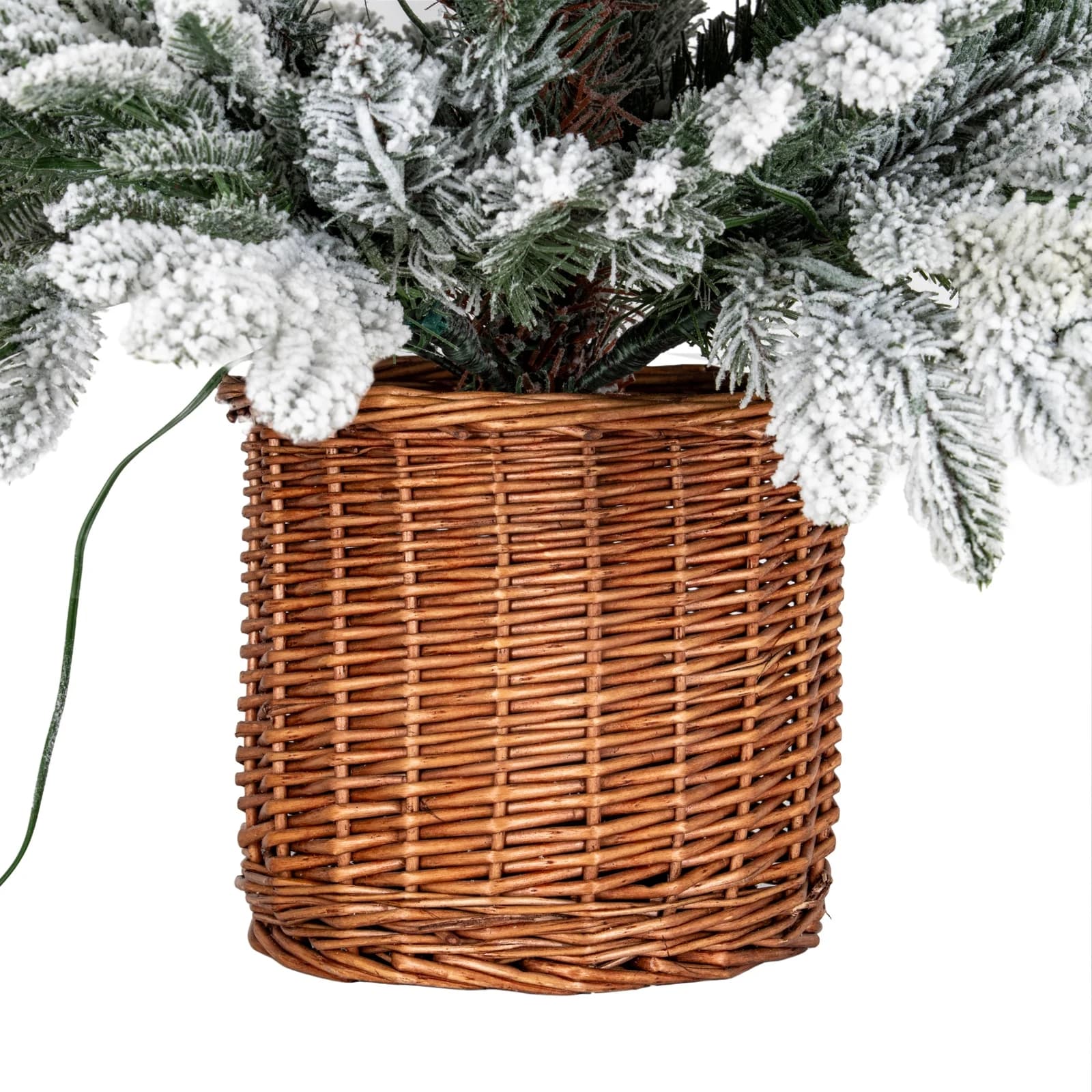 Snowy Norway Fir Pre-Lit Led 300L Fir Tree In Rattan Pot - Artificial plants & flowers, photo 3 of 5