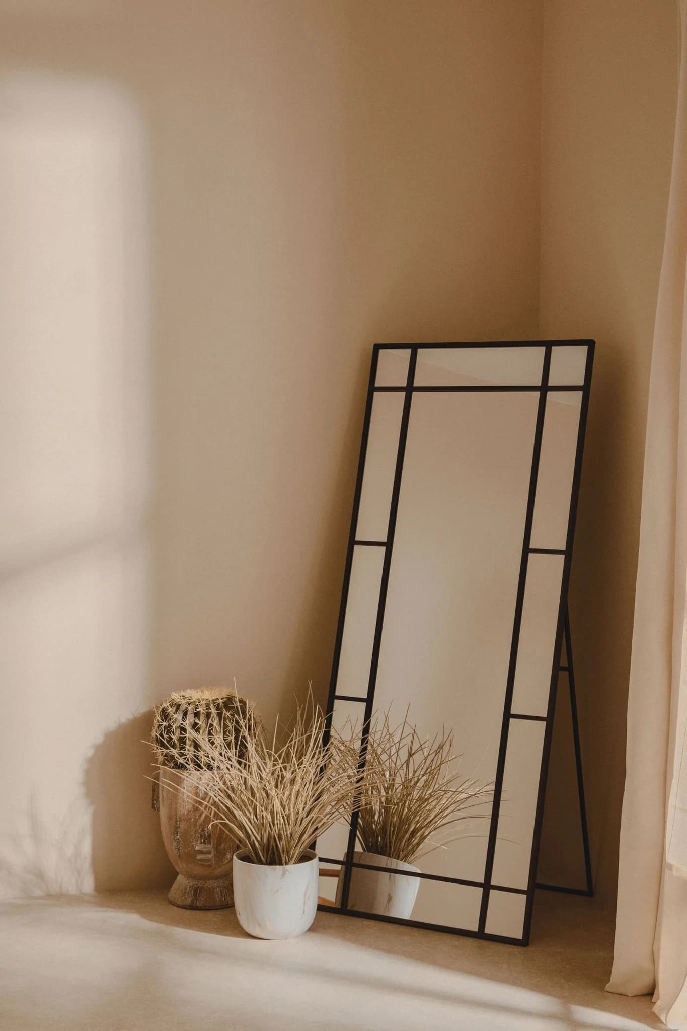 Fiori Grass Plant in Marble Effect Pot - Decorative, photo 3 of 6