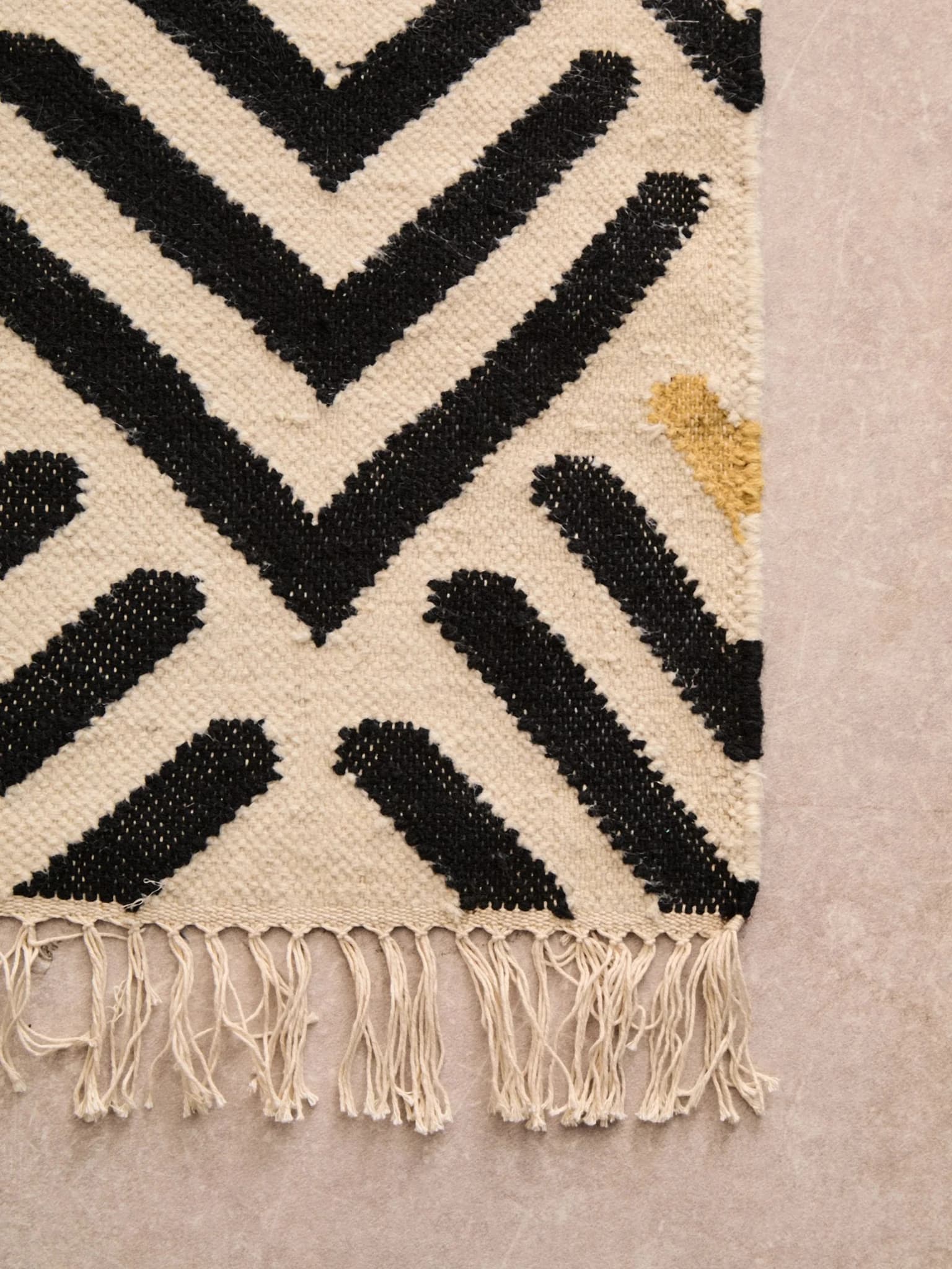 Bosie Large Takara Rug - Decorative, photo 5 of 6