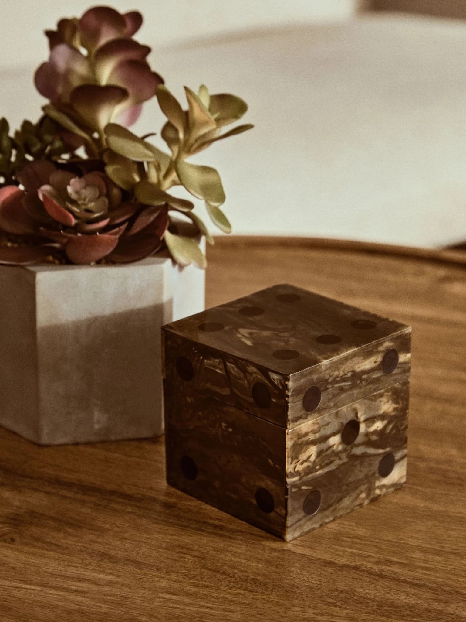 Churchill Games Brown and Black Finish Dice Box With Five Dice - Decorative, photo 4 of 8