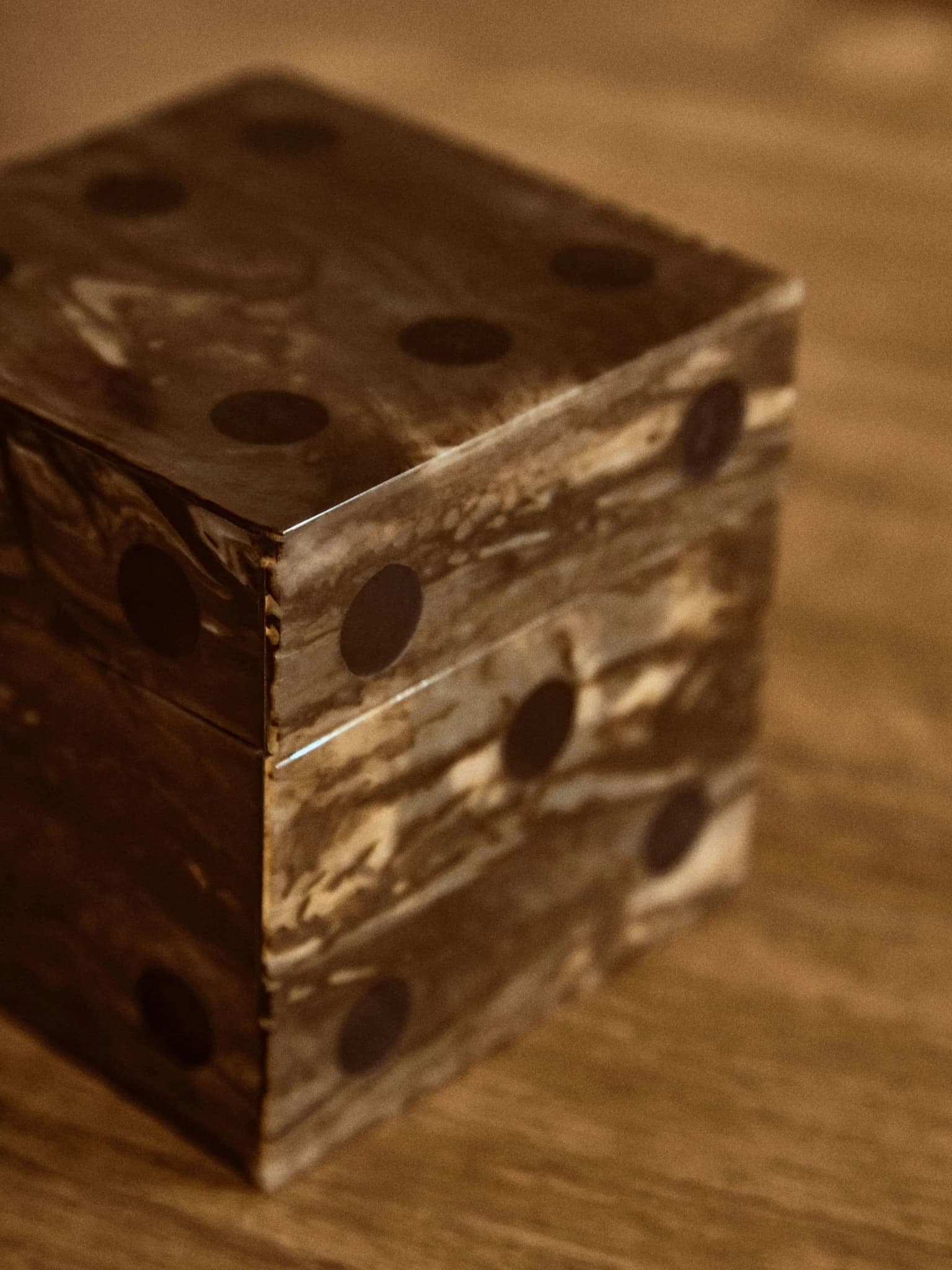 Churchill Games Brown and Black Finish Dice Box With Five Dice - Decorative, photo 3 of 8