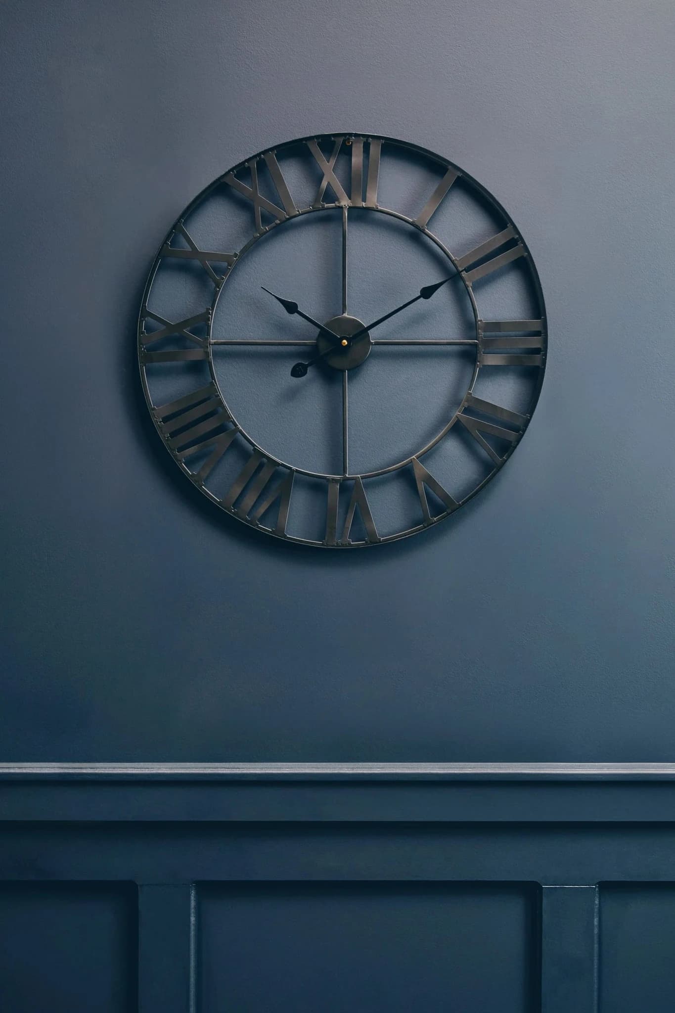 Genova 60cm Dia Black Metal Wall Clock - Decorative, photo 5 of 8