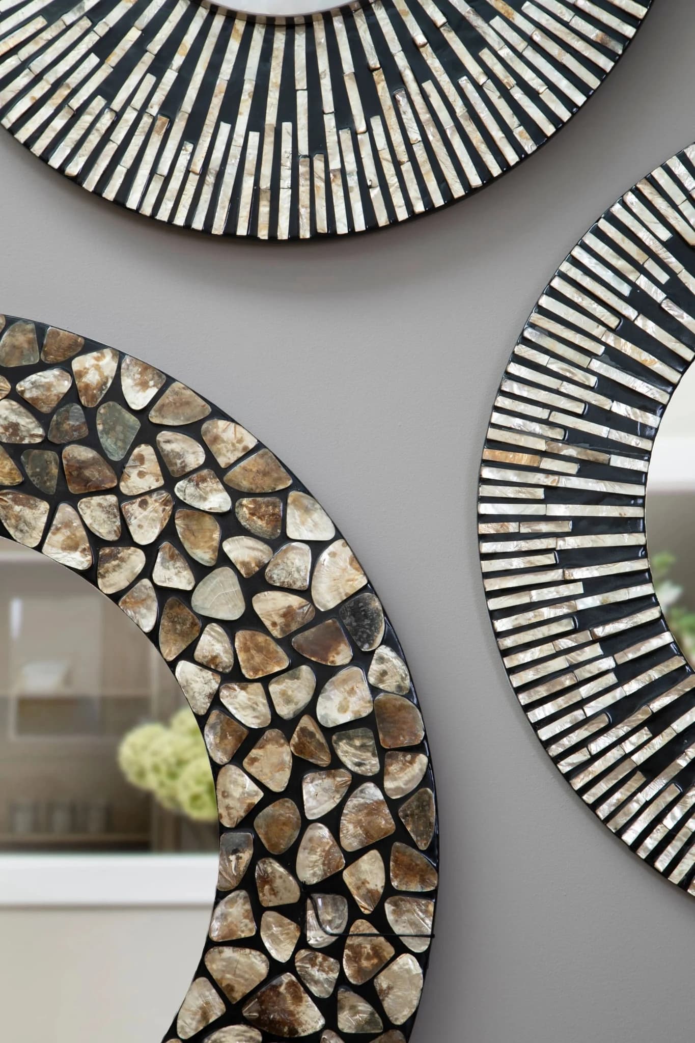 Palu 75cm Dia Black and Natural Shell Wall Clock - Decorative, photo 2 of 7