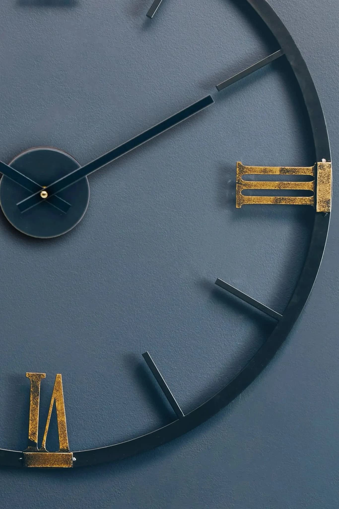 Kent 70cm Dia Round Black Metal Wall Clock - Decorative, photo 2 of 8