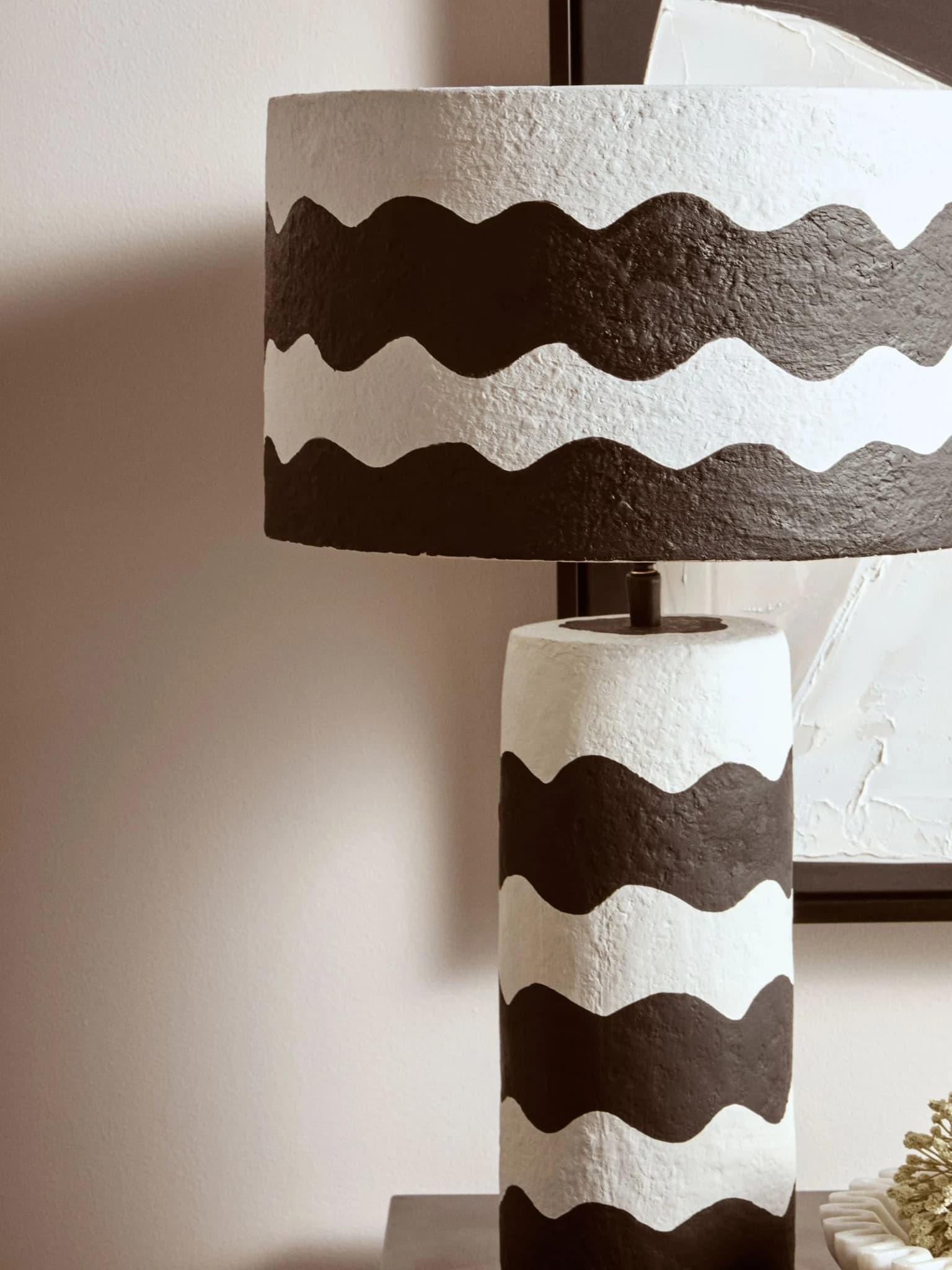 Carta Black and White Curved Stripe Papier Mache Table Lamp - Table lamps, photo 4 of 8