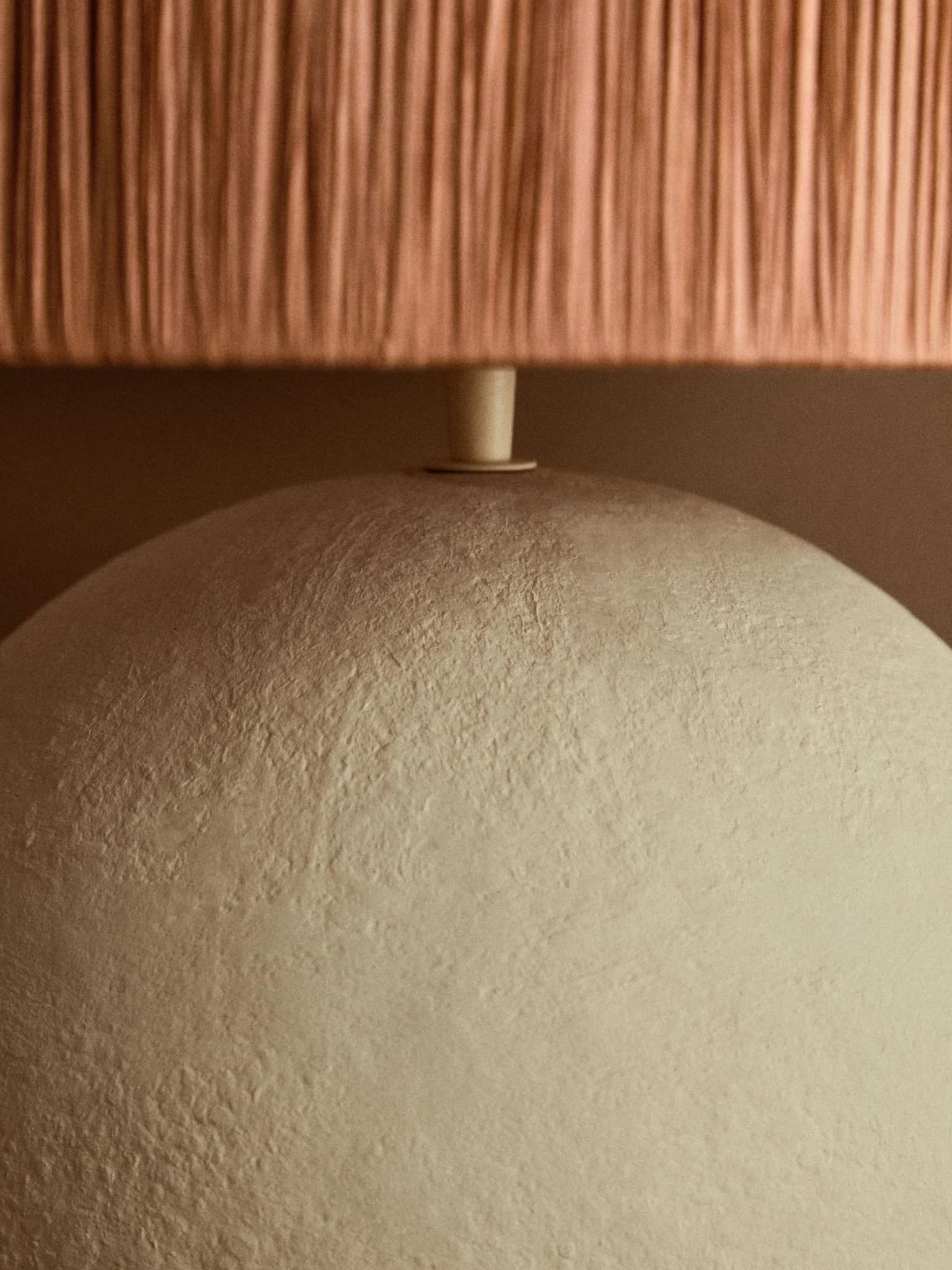 Carta Natural Papier Mache Table Lamp with Rust Raffia Shade - Table lamps, photo 7 of 8