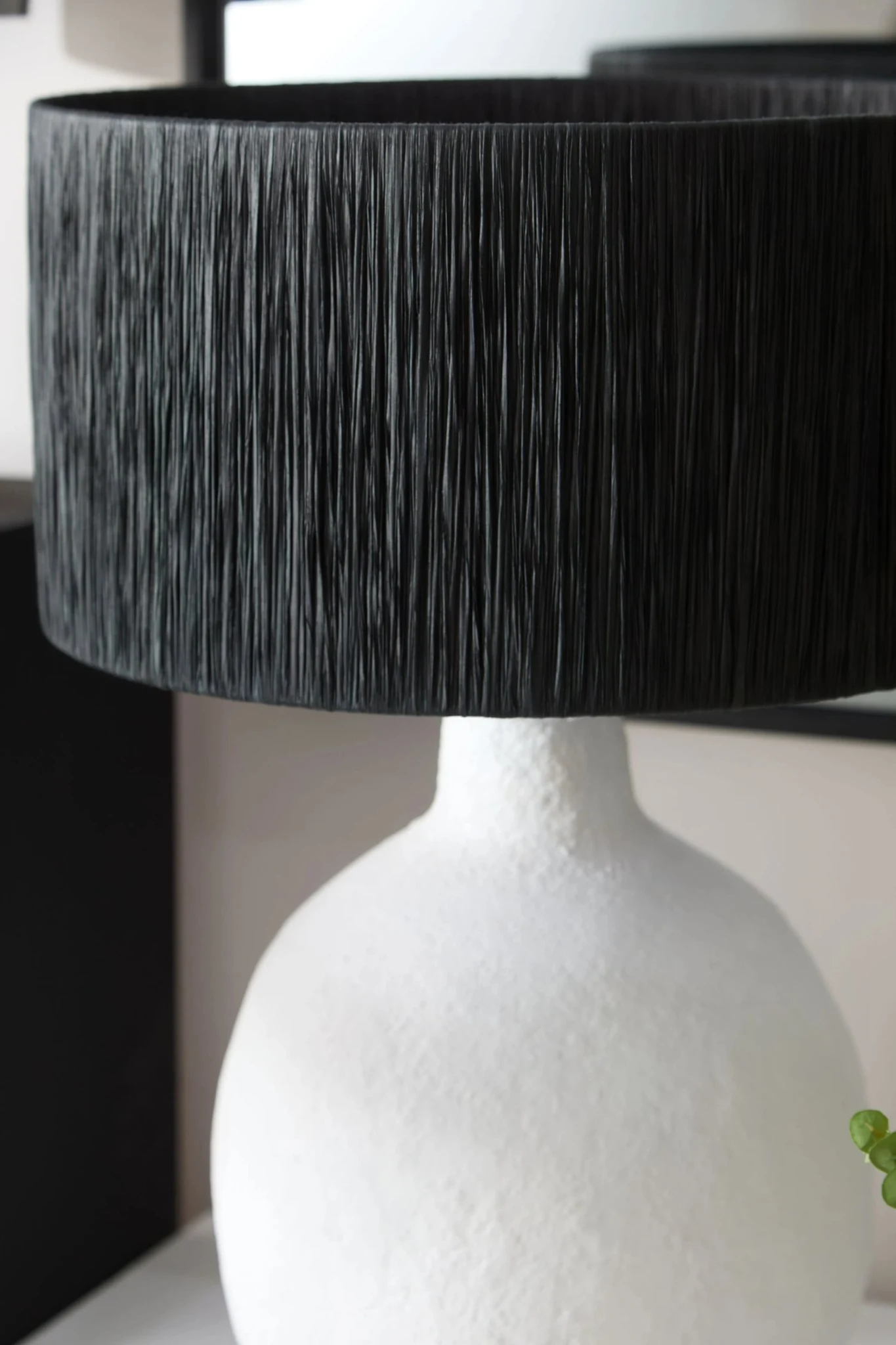 Carta White Papier Mache Table Lamp With Black Raffia Shade - Table lamps, photo 6 of 8
