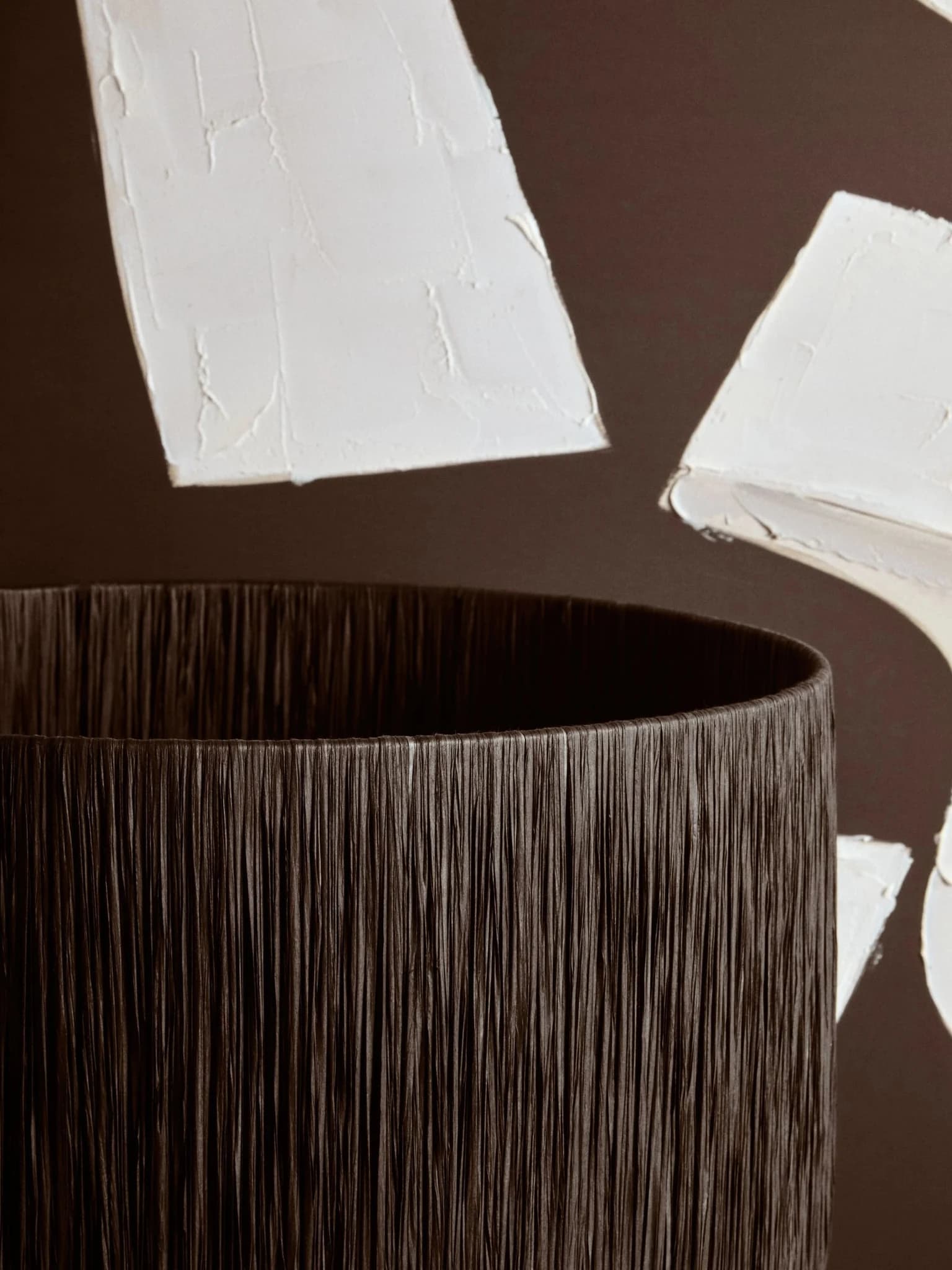 Carta White Papier Mache Table Lamp With Black Raffia Shade - Table lamps, photo 3 of 8