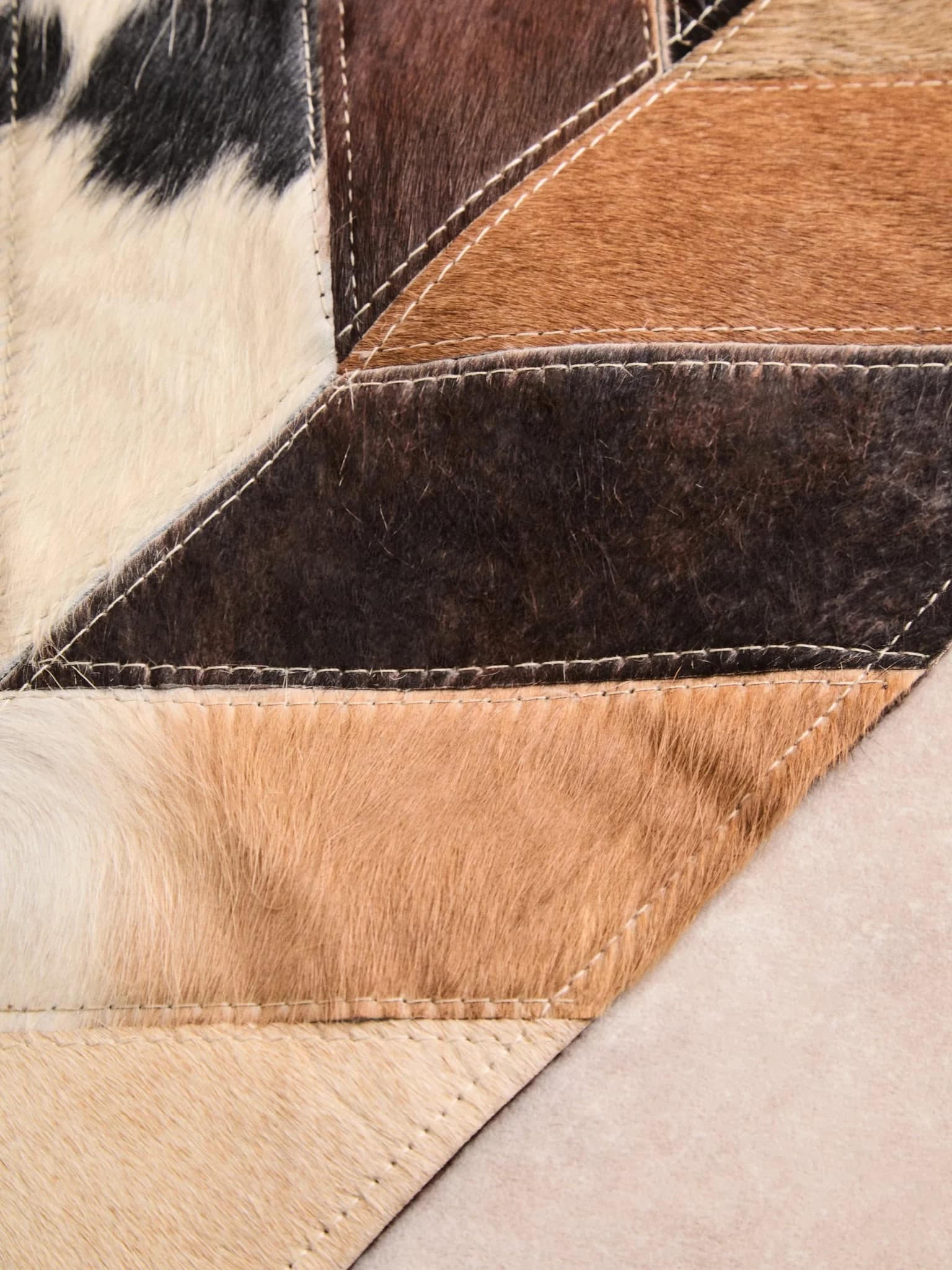 Bosie Safira Large Brown Hair on Leather Chevron Patchwork Rug - Decorative, photo 4 of 8