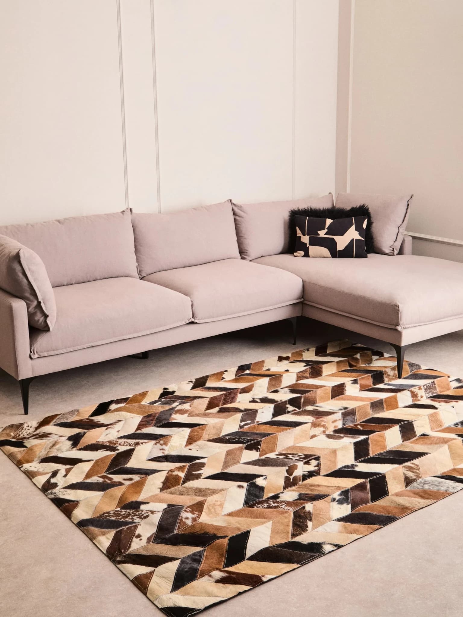 Bosie Safira Large Brown Hair on Leather Chevron Patchwork Rug - Decorative, photo 2 of 8