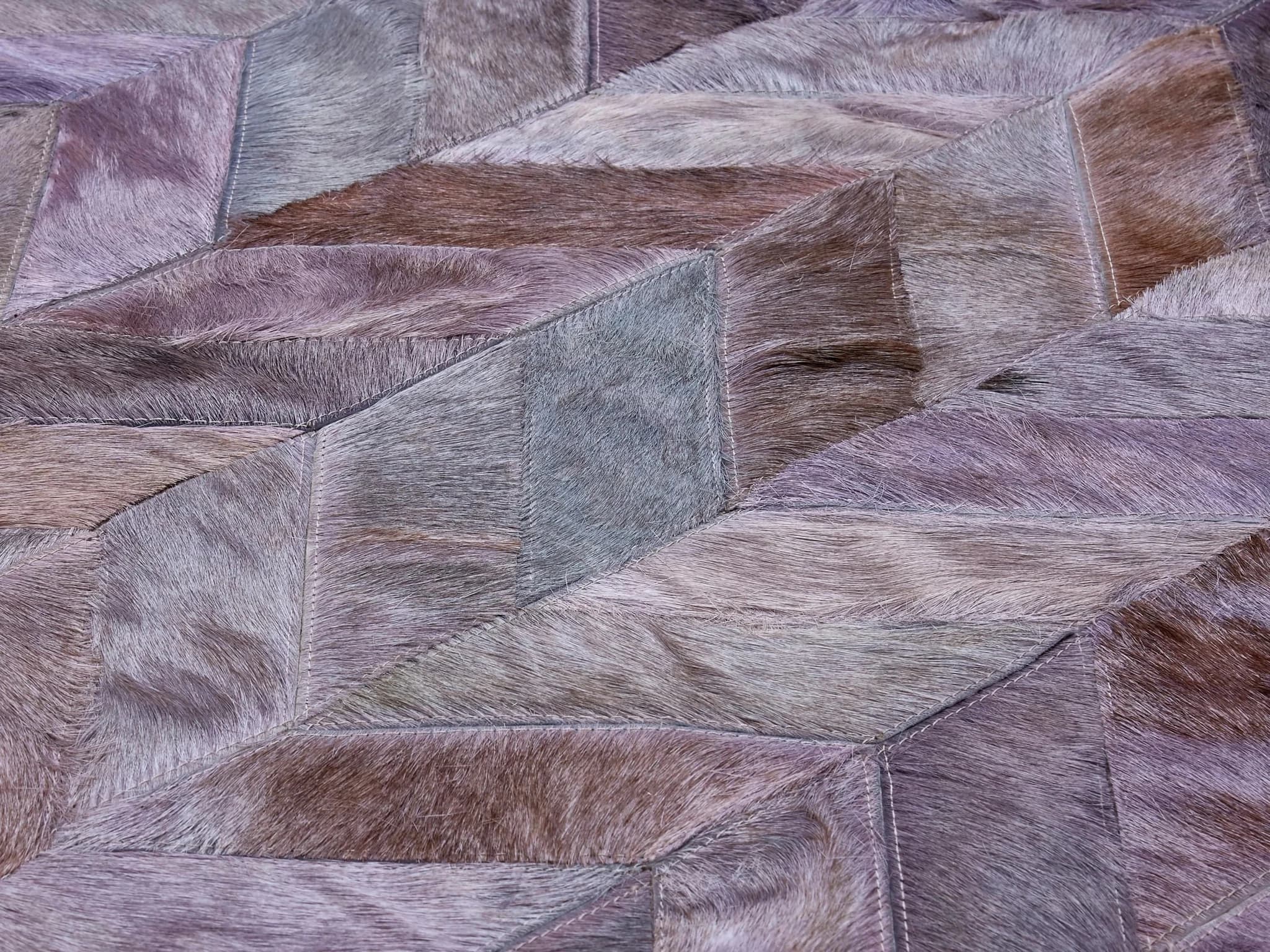 Bosie Safira Small Grey Hair on Leather Chevron Patchwork Rug - Decorative, photo 7 of 8