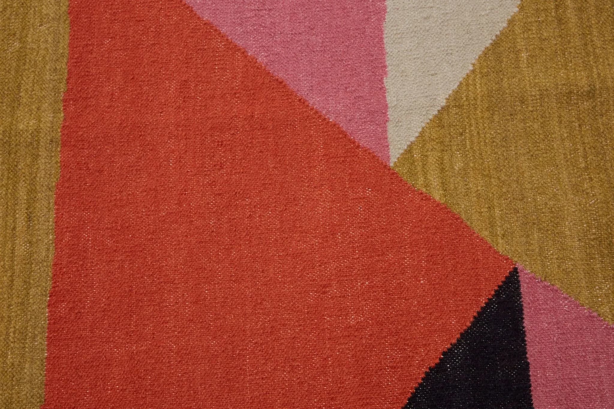 Bosie Villon Rug With Triangular Shapes Design - Decorative, photo 5 of 7