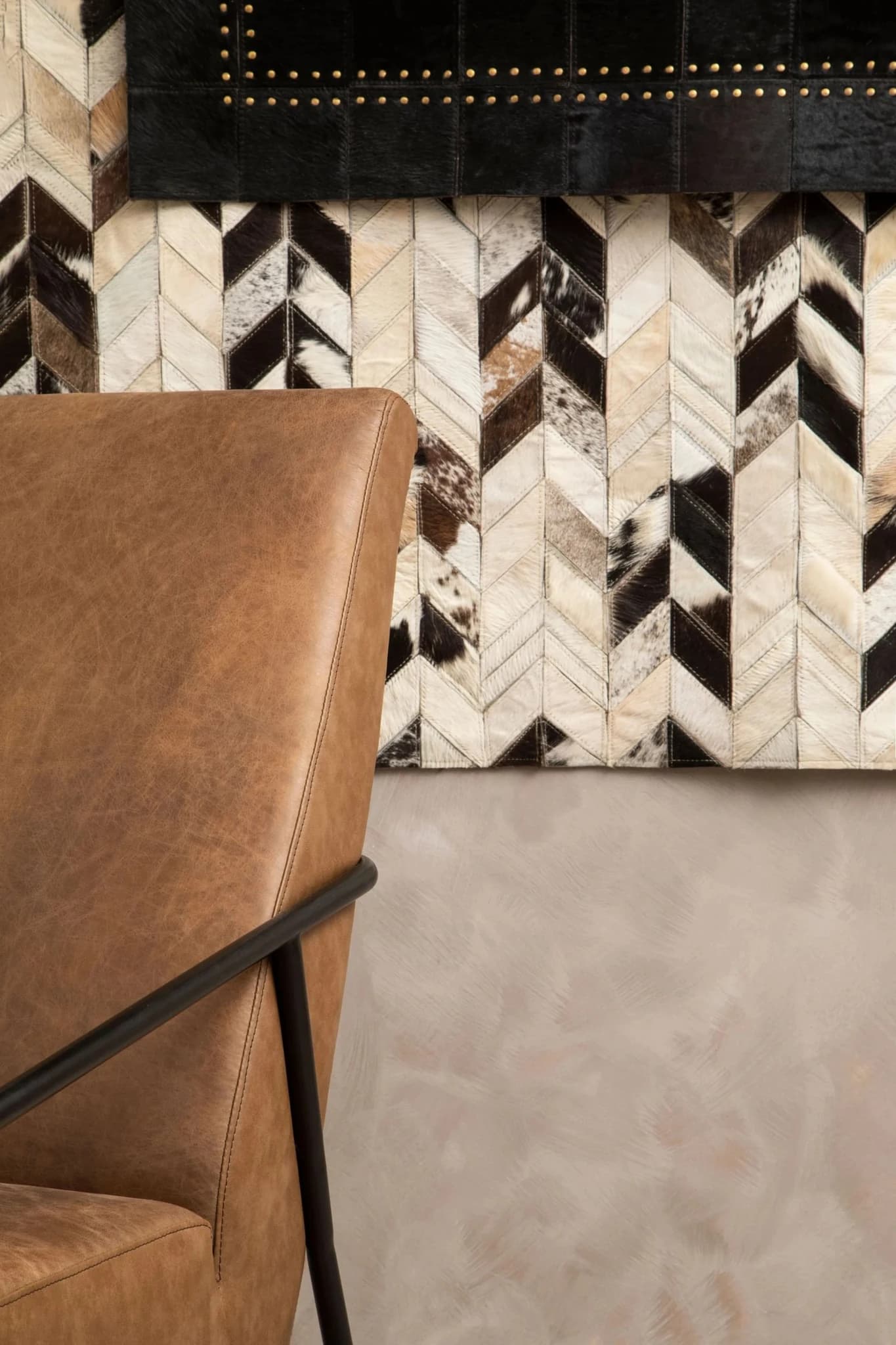 Bosie Safira Small Black hair on leather Patchwork Rug With Gold Studs - Decorative, photo 6 of 8