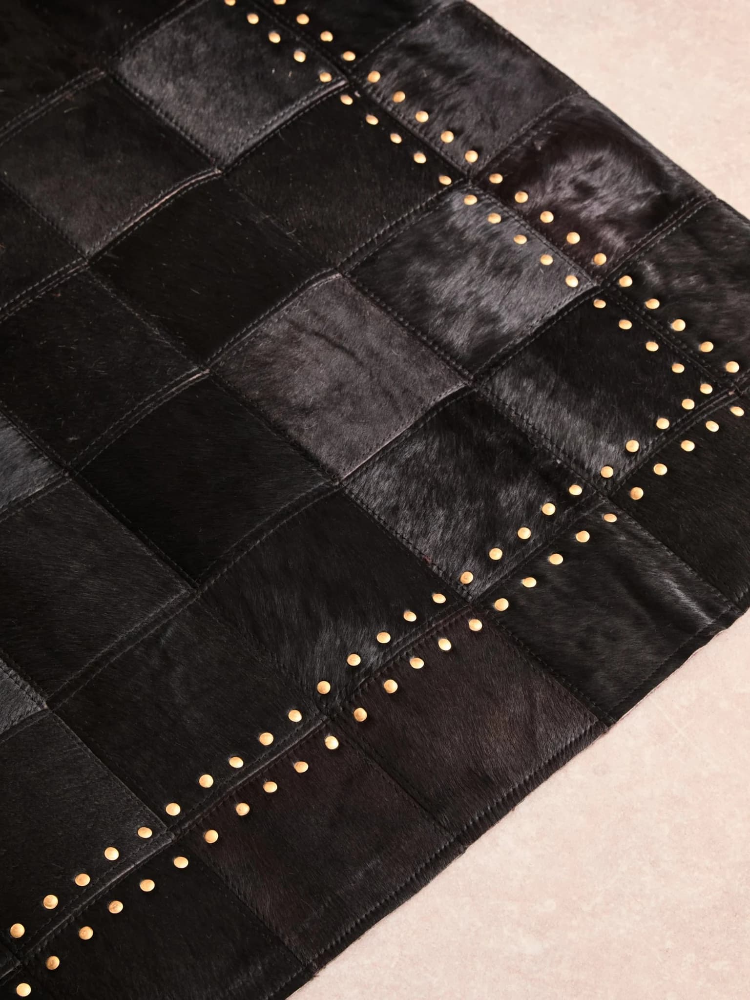 Bosie Safira Small Black hair on leather Patchwork Rug With Gold Studs - Decorative, photo 4 of 8
