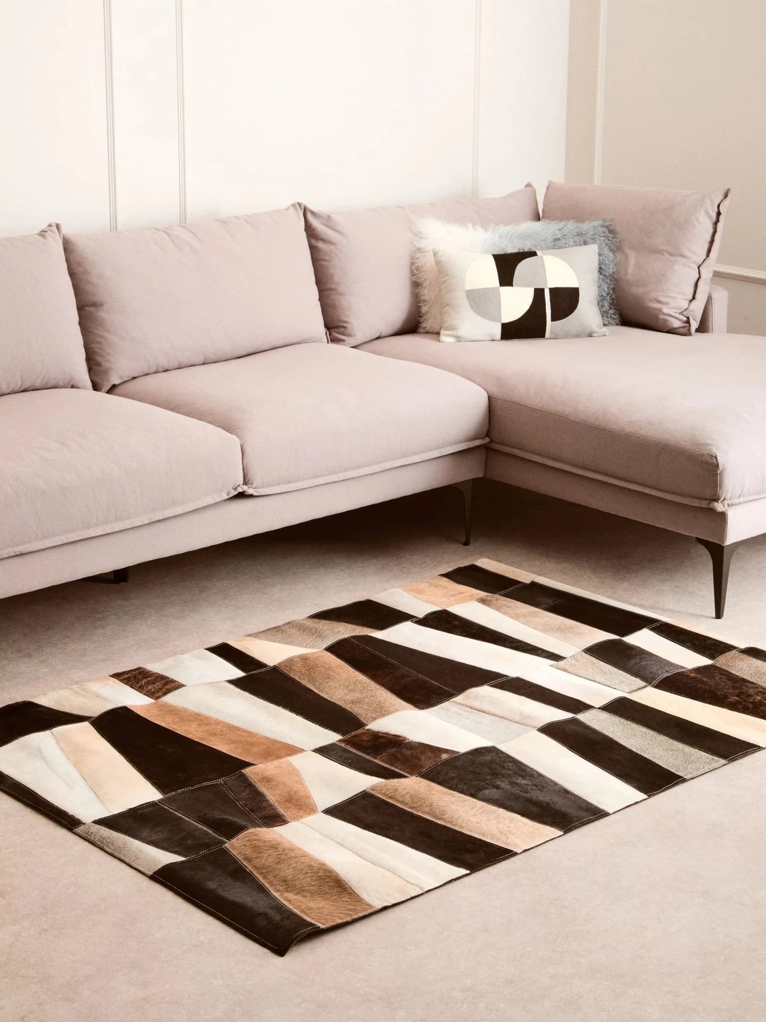 Bosie Safira Neutral Colourblock Hair on Leather Small Rug - Decorative, photo 5 of 8