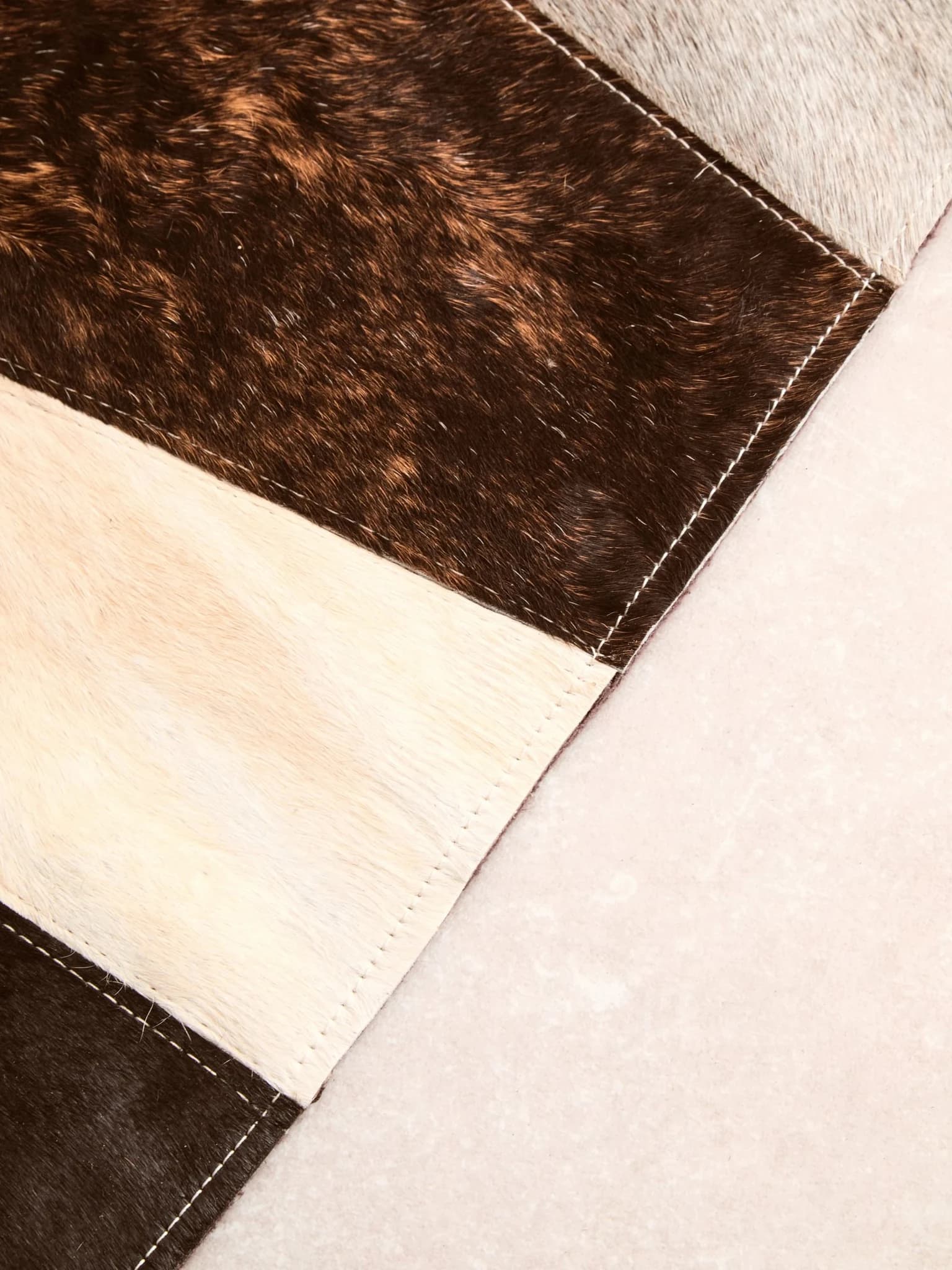 Bosie Safira Neutral Colourblock Hair on Leather Small Rug - Decorative, photo 3 of 8