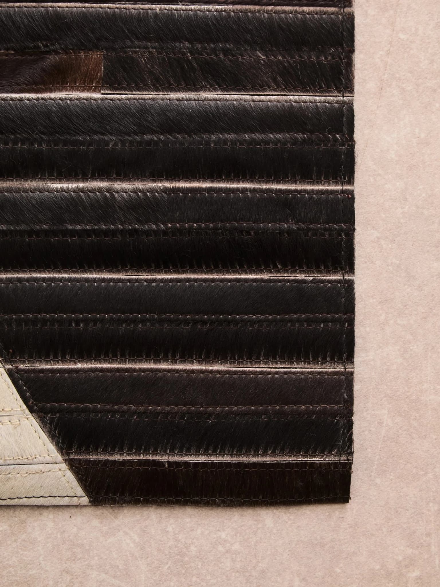 Bosie Safira Black and Natural Abstract Hair On Leather Small Rug - Decorative, photo 3 of 8