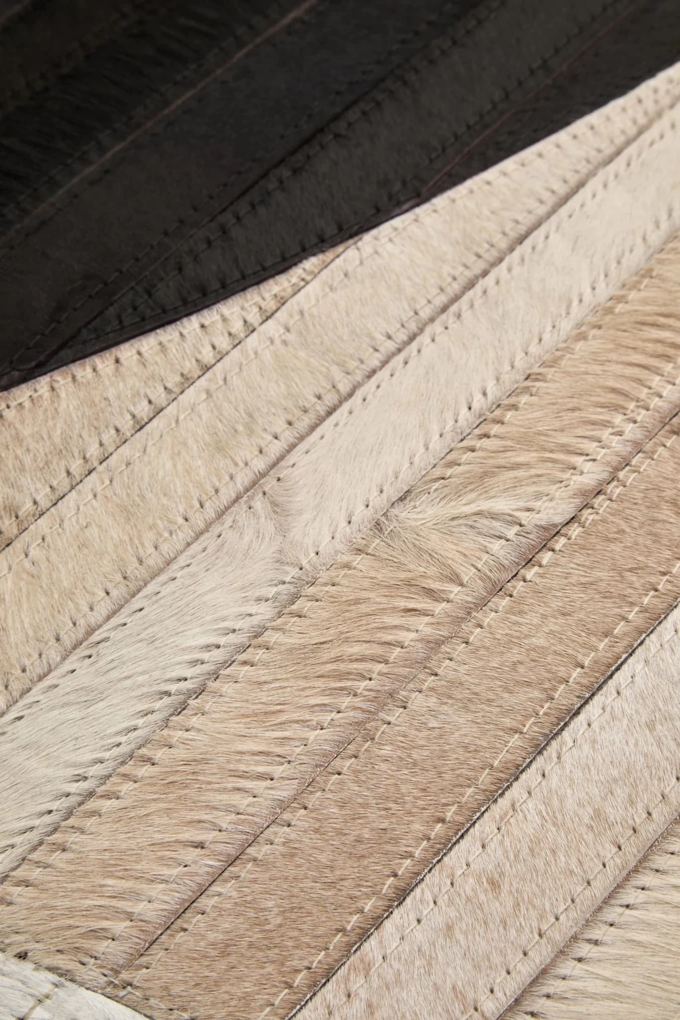 Bosie Safira Black and Natural Abstract Hair On Leather Large Rug - Decorative, photo 7 of 8