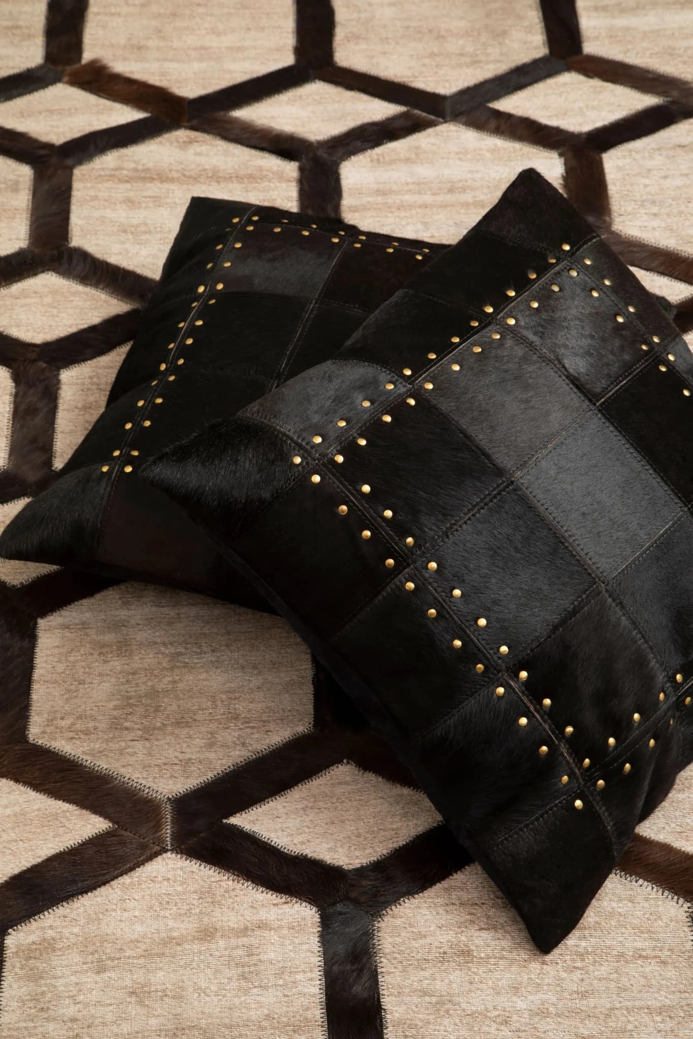 Bosie Safira Black Hair on Leather Patchwork Cushion - Decorative, photo 5 of 8