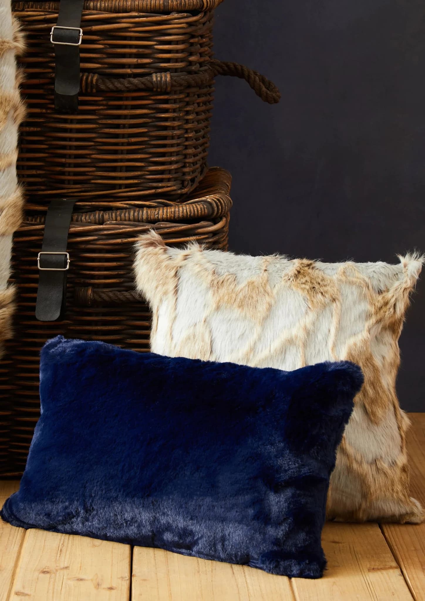 Bosie Lamina Navy Blue Rectangular Cushion - Decorative, photo 2 of 8