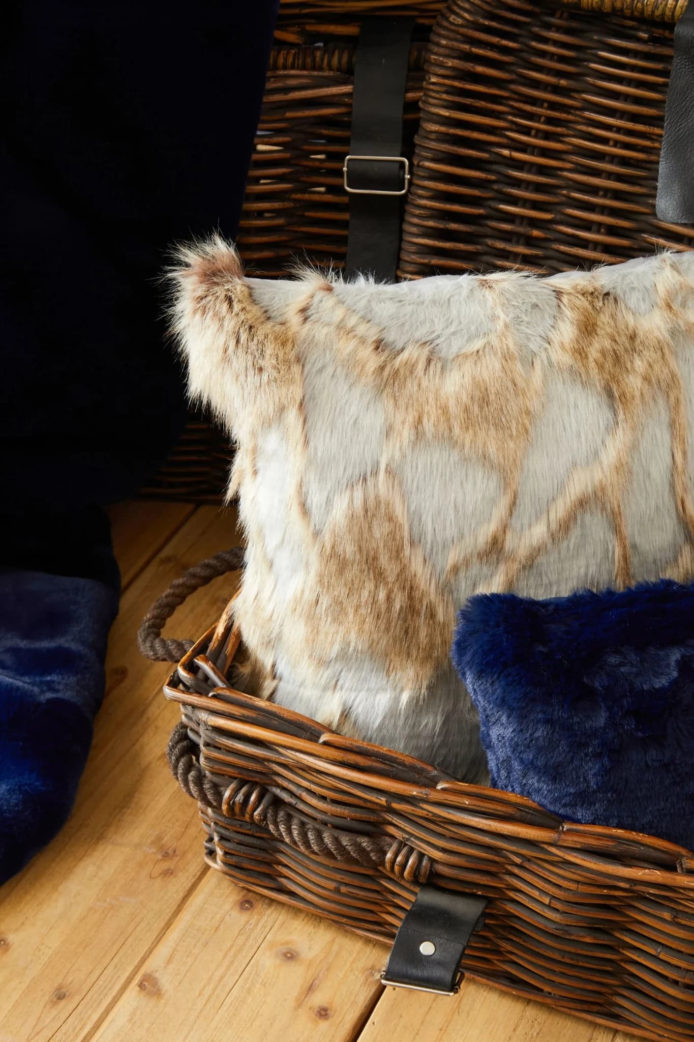 Bosie Lamina Grey And Natural Square Fur Cushion - Decorative, photo 3 of 8