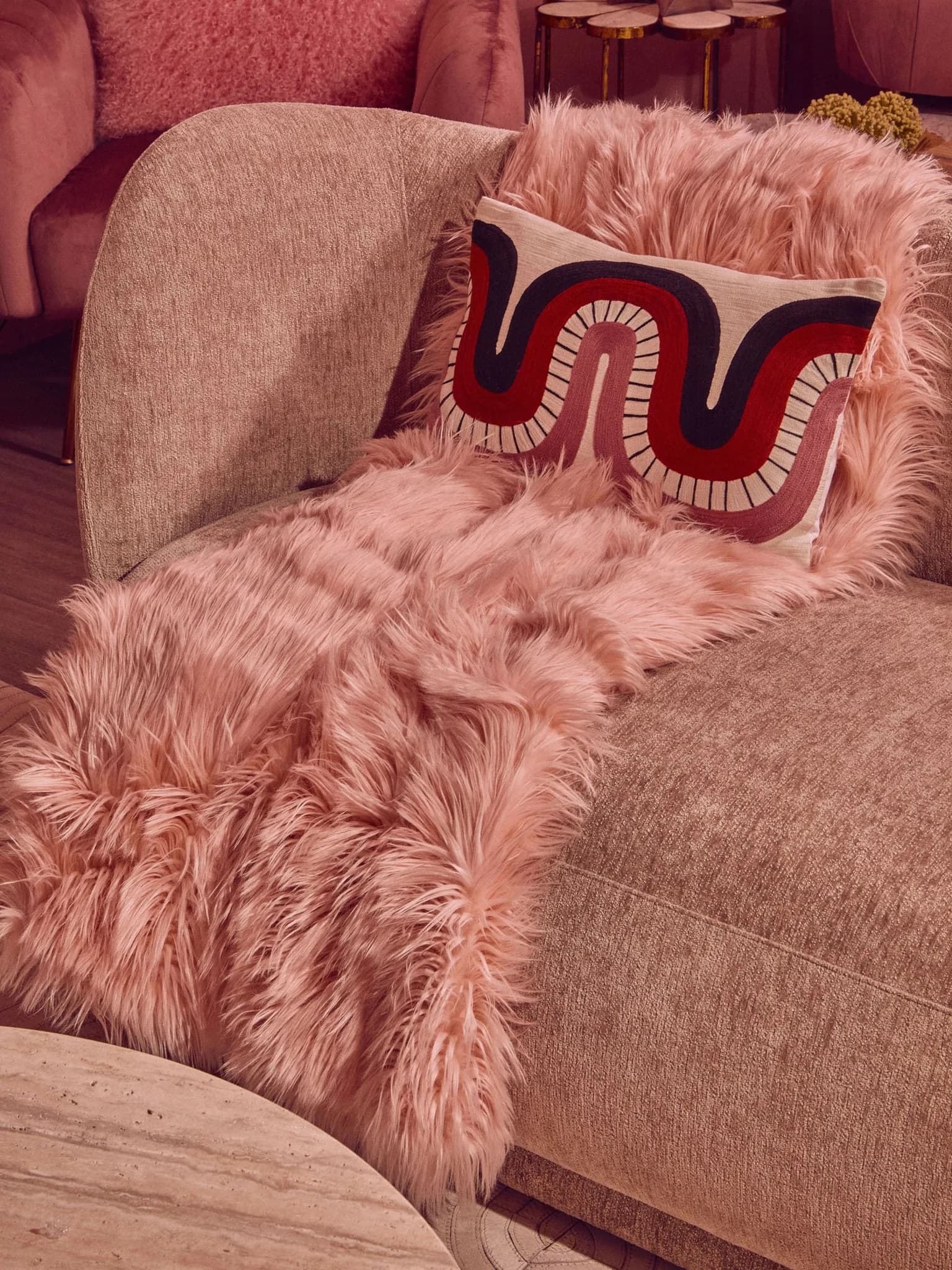 Bosie Lamina Pink Faux Fur Throw - Decorative, photo 2 of 8