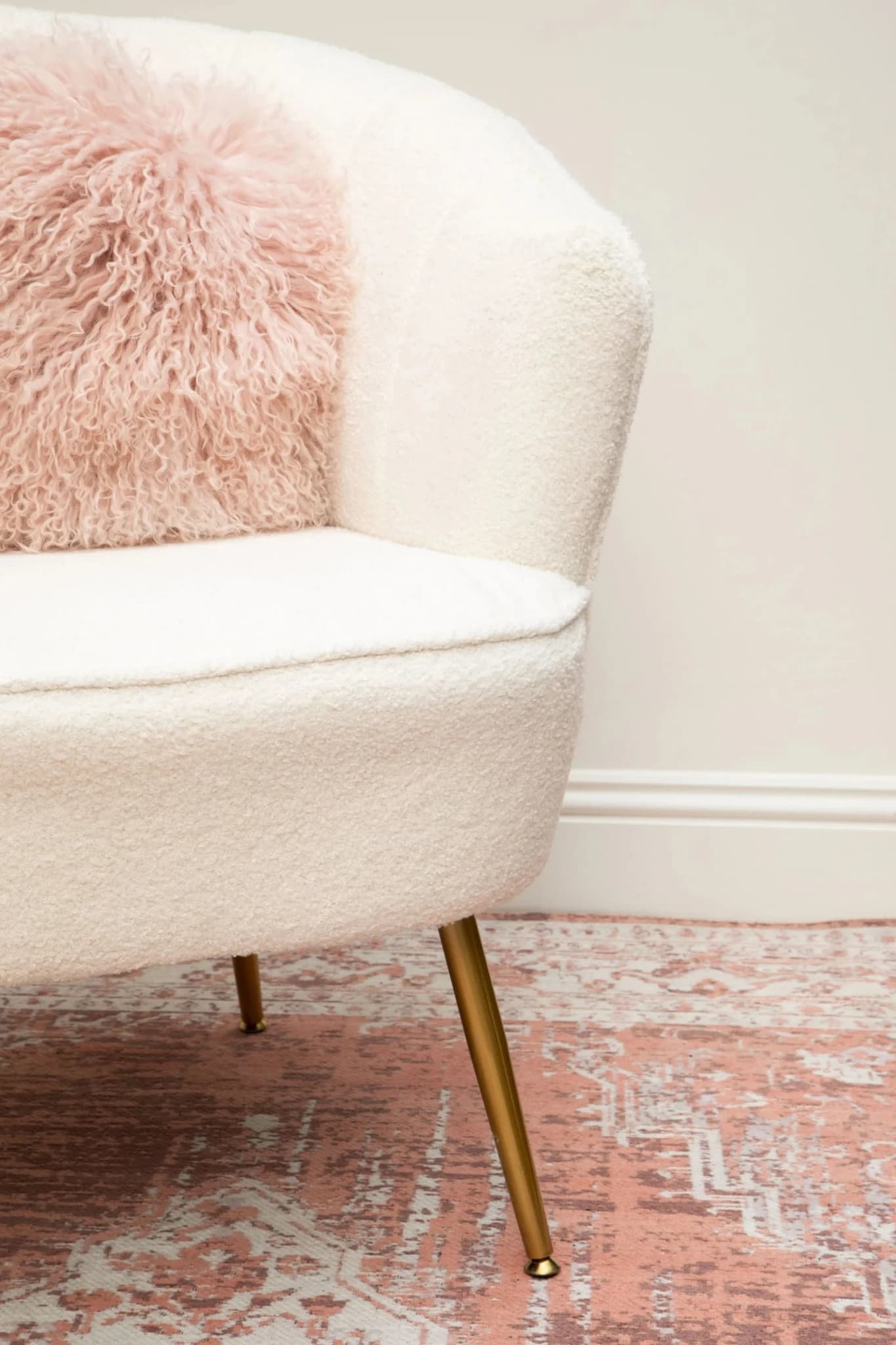 Bosie Real Mongolian Fur Pink Round Cushion - Decorative, photo 7 of 8