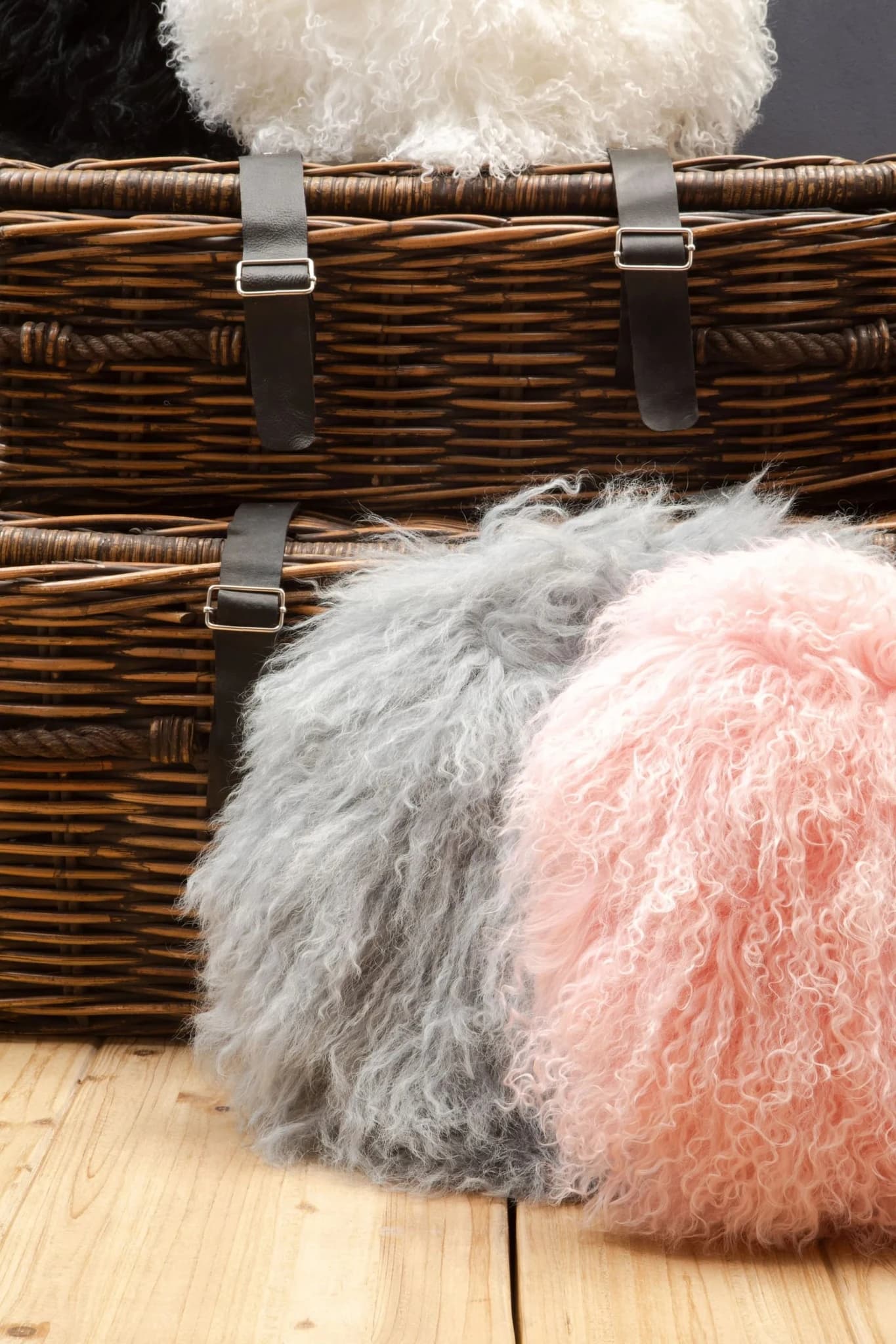Bosie Real Mongolian Fur Pink Round Cushion - Decorative, photo 5 of 8